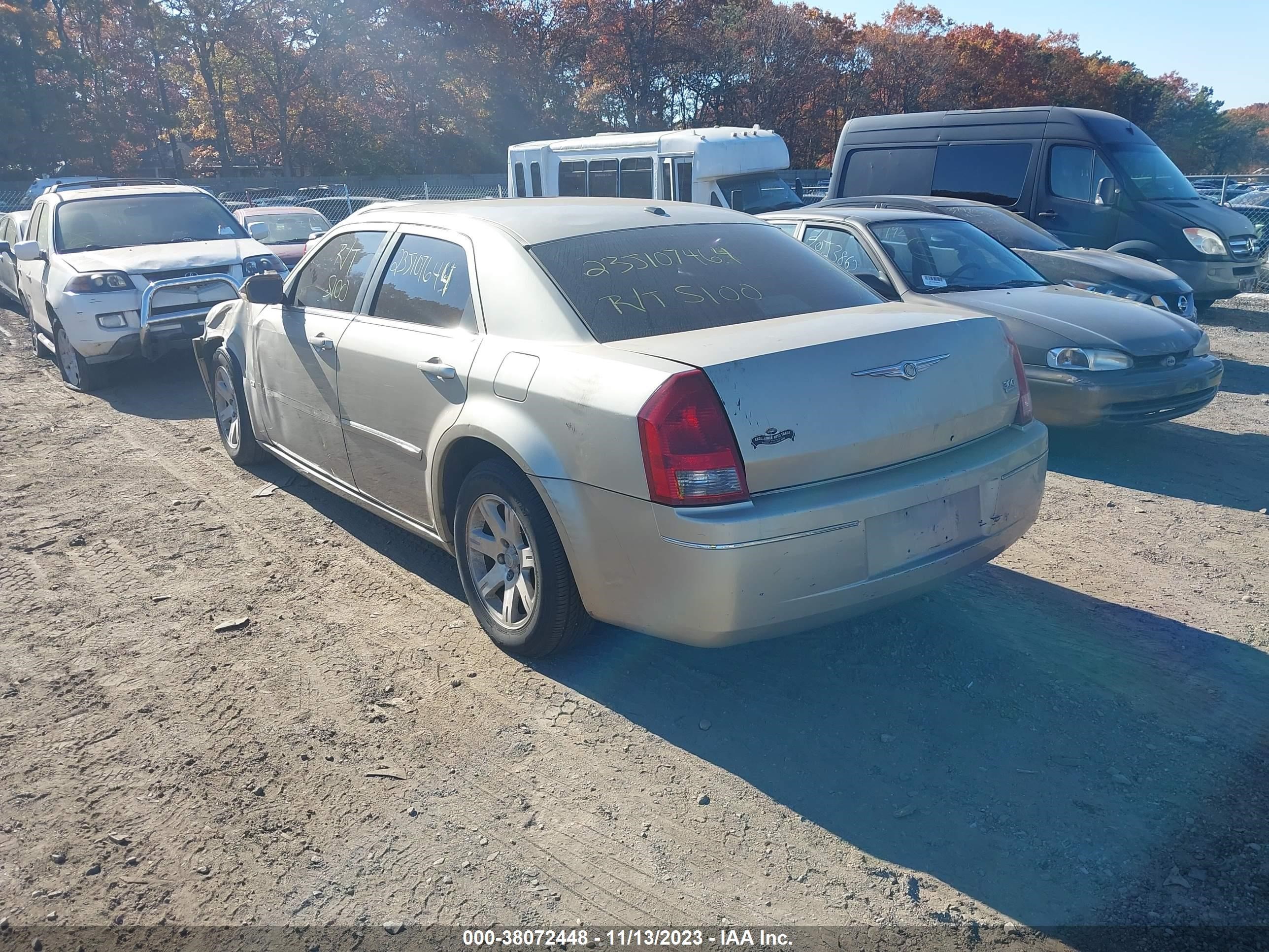 Photo 2 VIN: 2C3KA53G46H350753 - CHRYSLER 300 