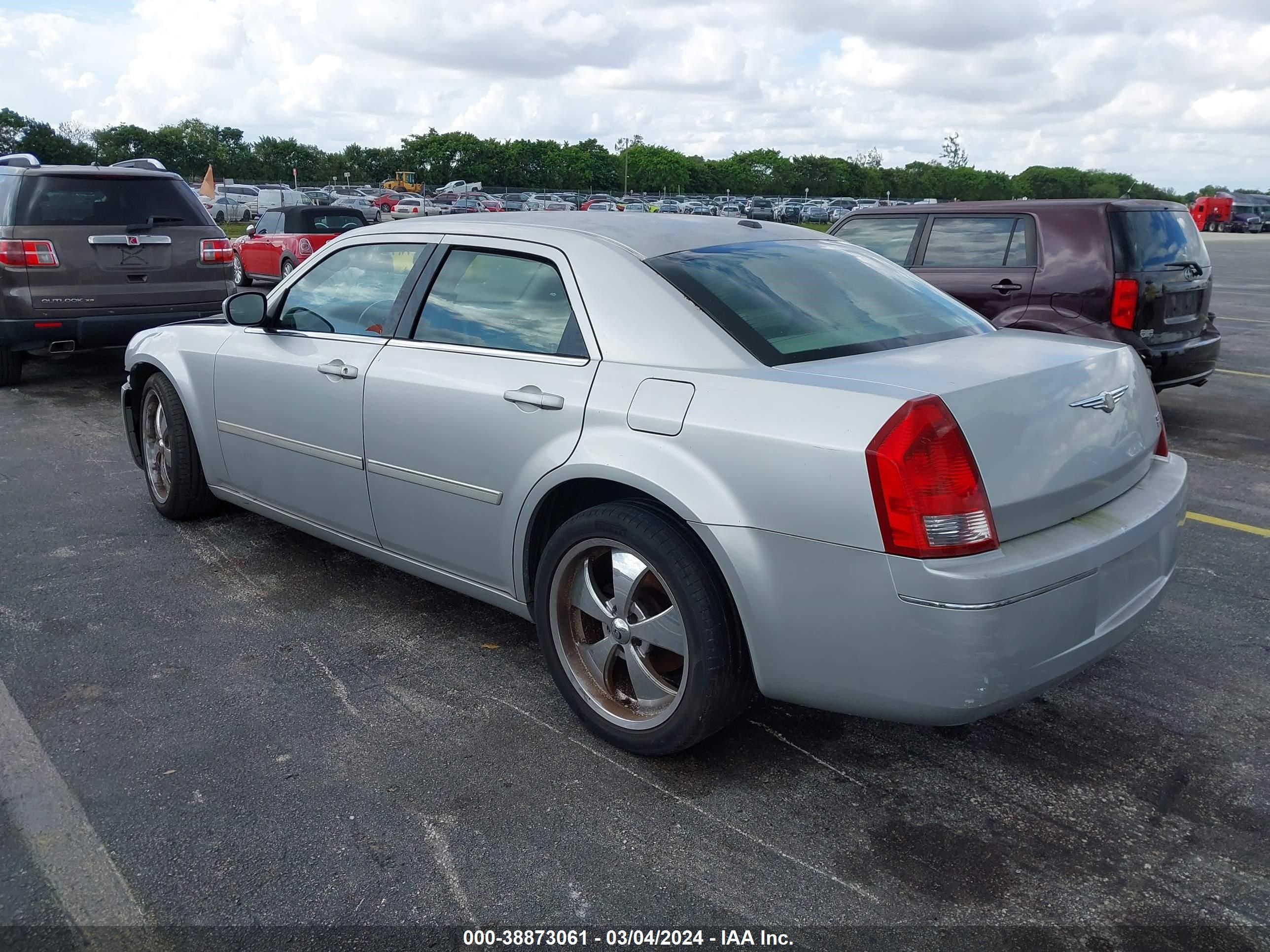 Photo 2 VIN: 2C3KA53G47H613387 - CHRYSLER 300 