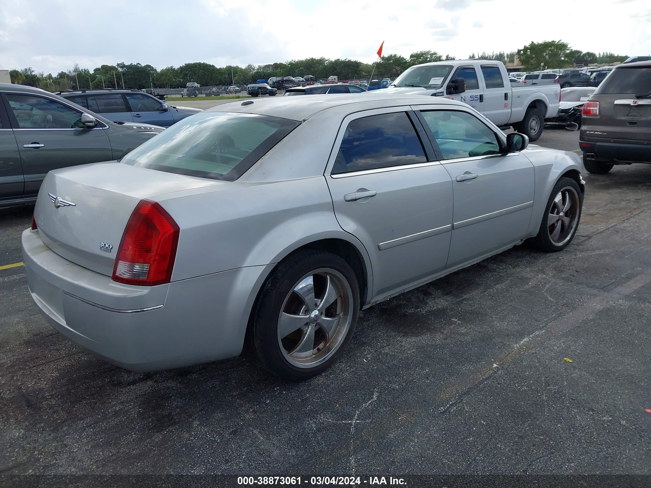 Photo 3 VIN: 2C3KA53G47H613387 - CHRYSLER 300 