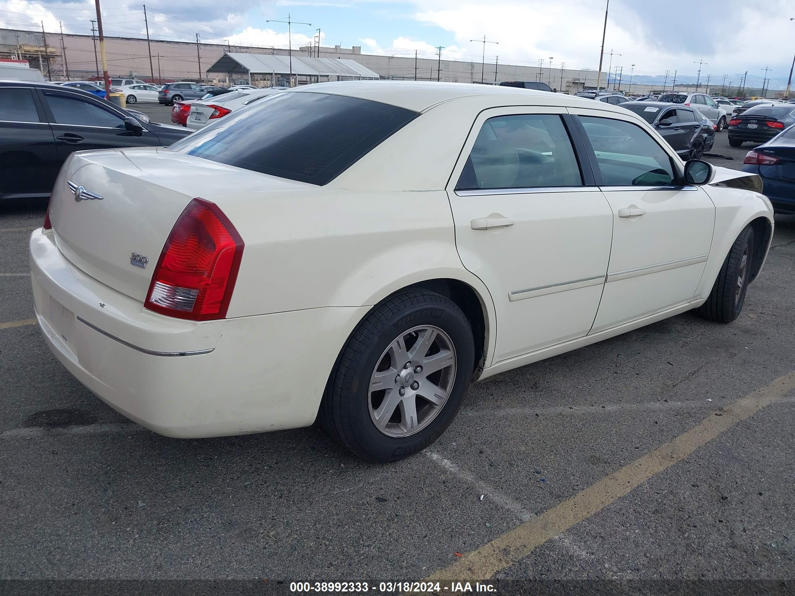 Photo 3 VIN: 2C3KA53G47H702313 - CHRYSLER 300 