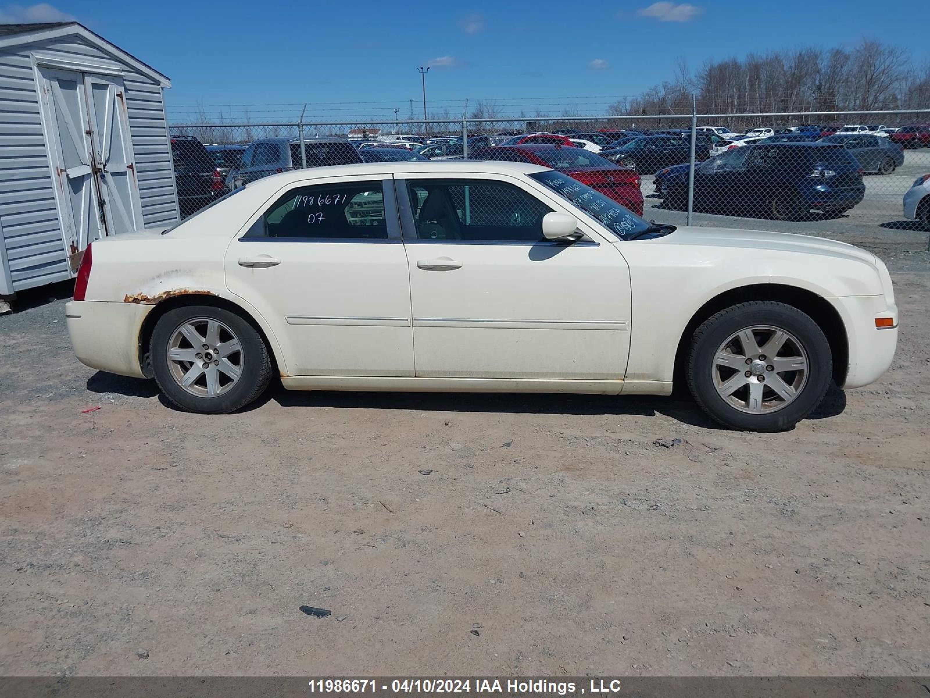 Photo 13 VIN: 2C3KA53G47H812357 - CHRYSLER 300 