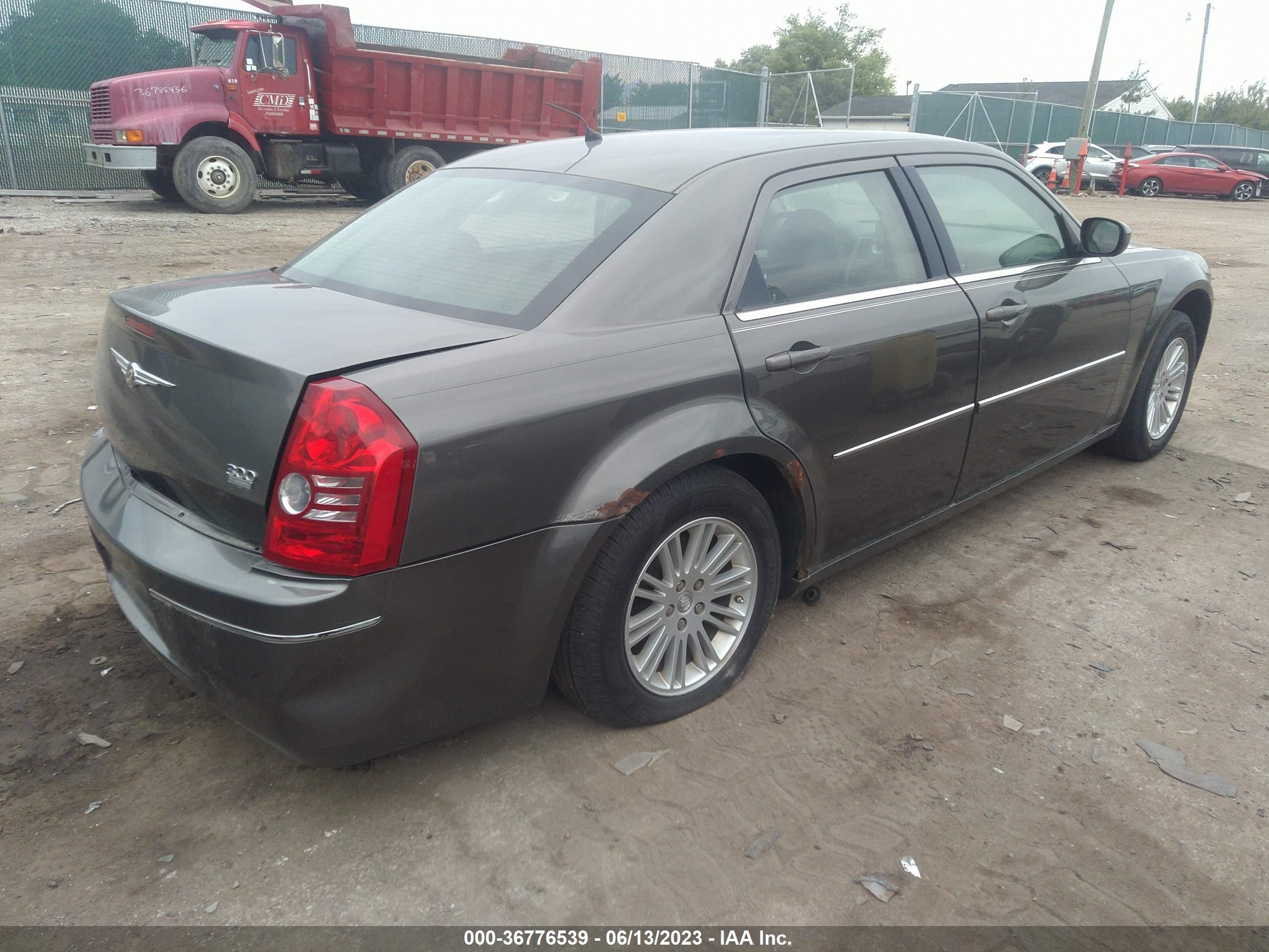 Photo 3 VIN: 2C3KA53G48H257816 - CHRYSLER 300 