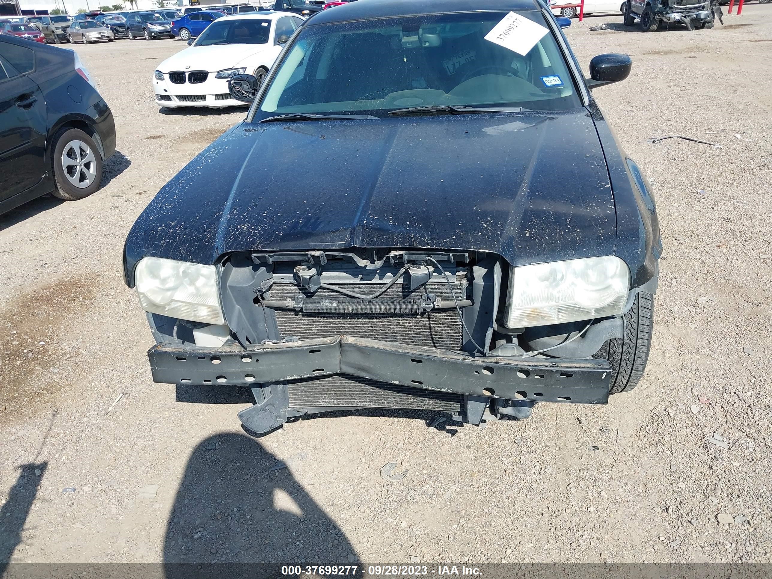 Photo 5 VIN: 2C3KA53G48H257850 - CHRYSLER 300 