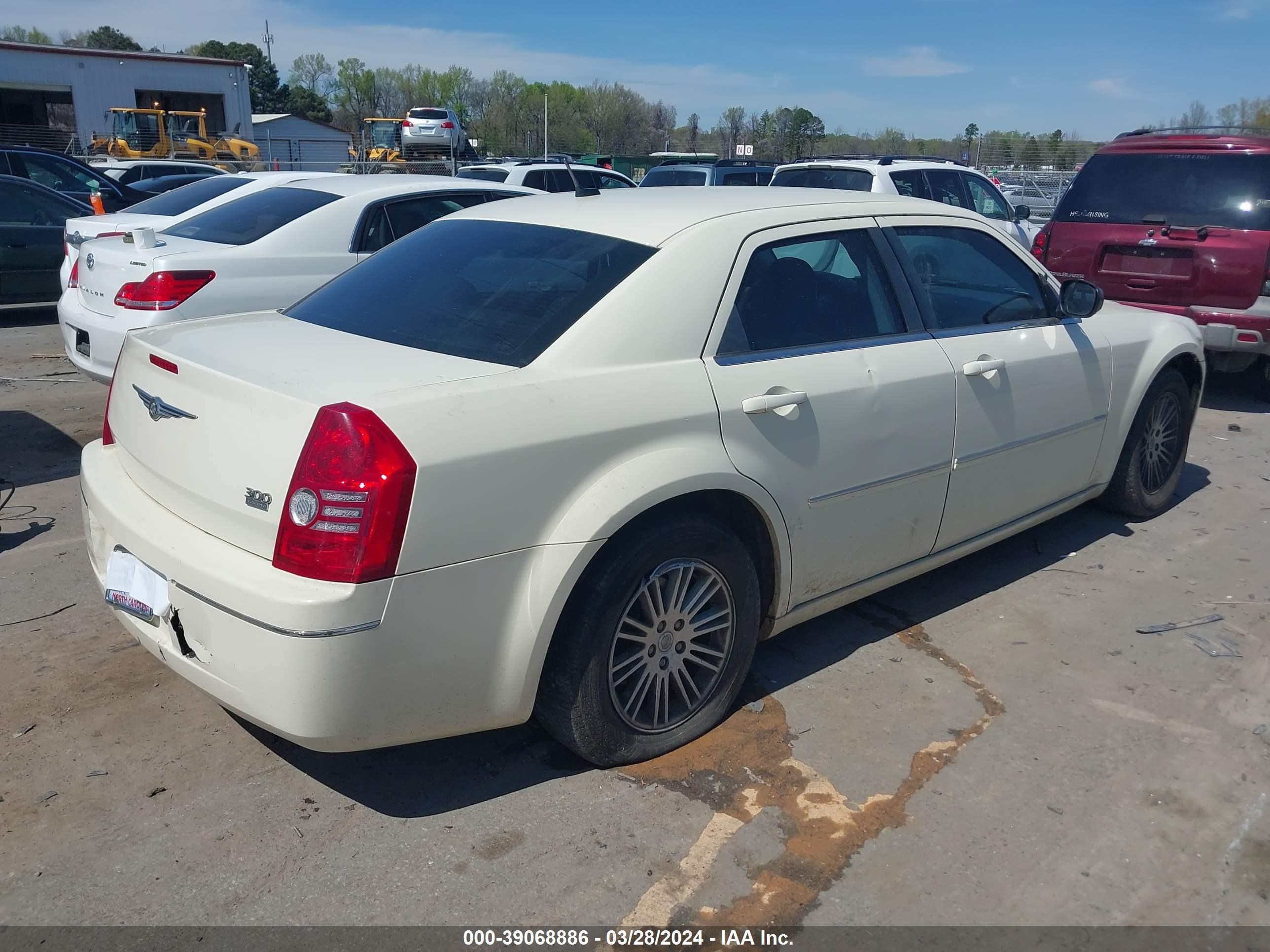 Photo 3 VIN: 2C3KA53G48H269528 - CHRYSLER 300 