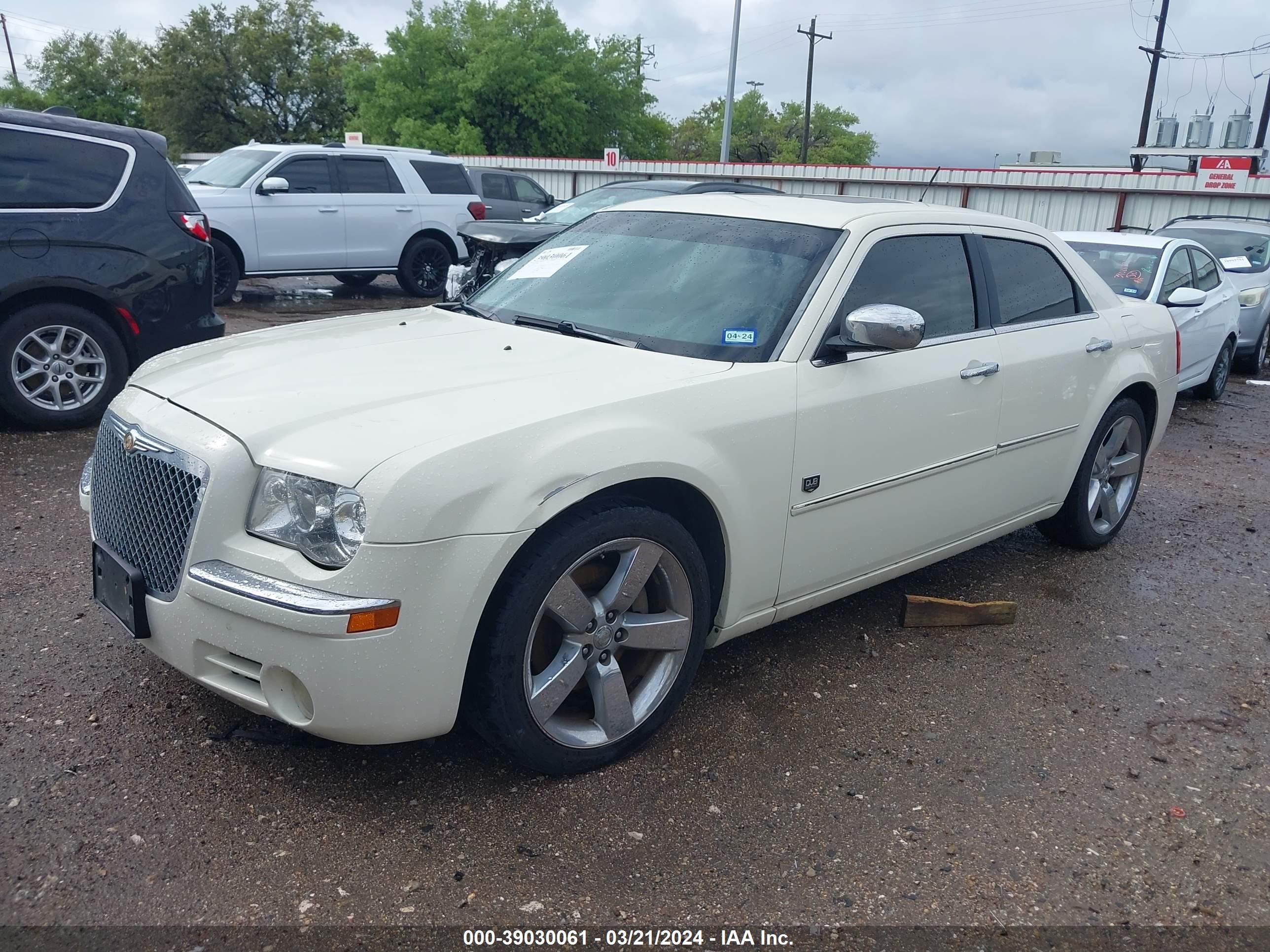 Photo 1 VIN: 2C3KA53G48H303919 - CHRYSLER 300 