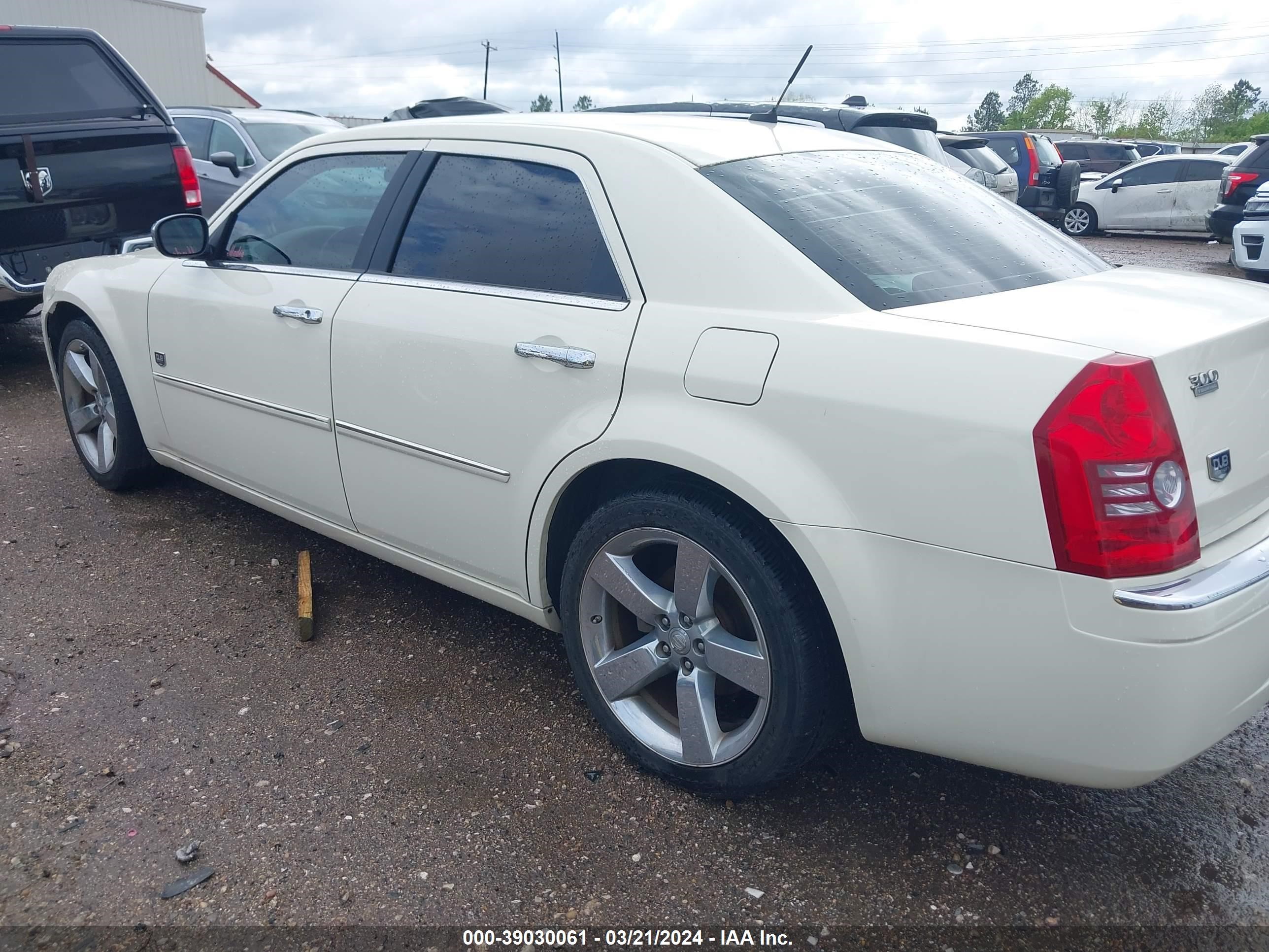 Photo 2 VIN: 2C3KA53G48H303919 - CHRYSLER 300 