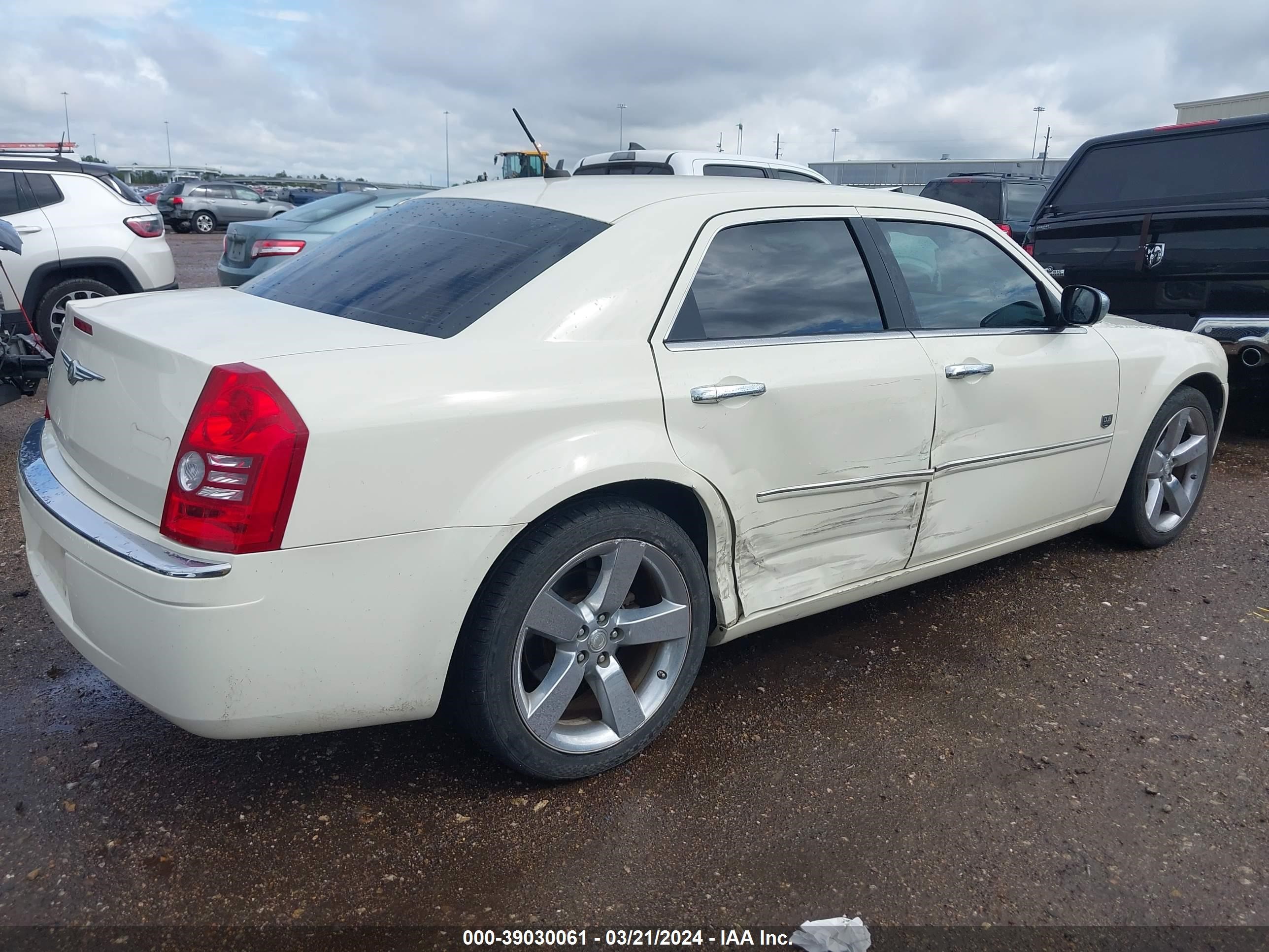 Photo 3 VIN: 2C3KA53G48H303919 - CHRYSLER 300 