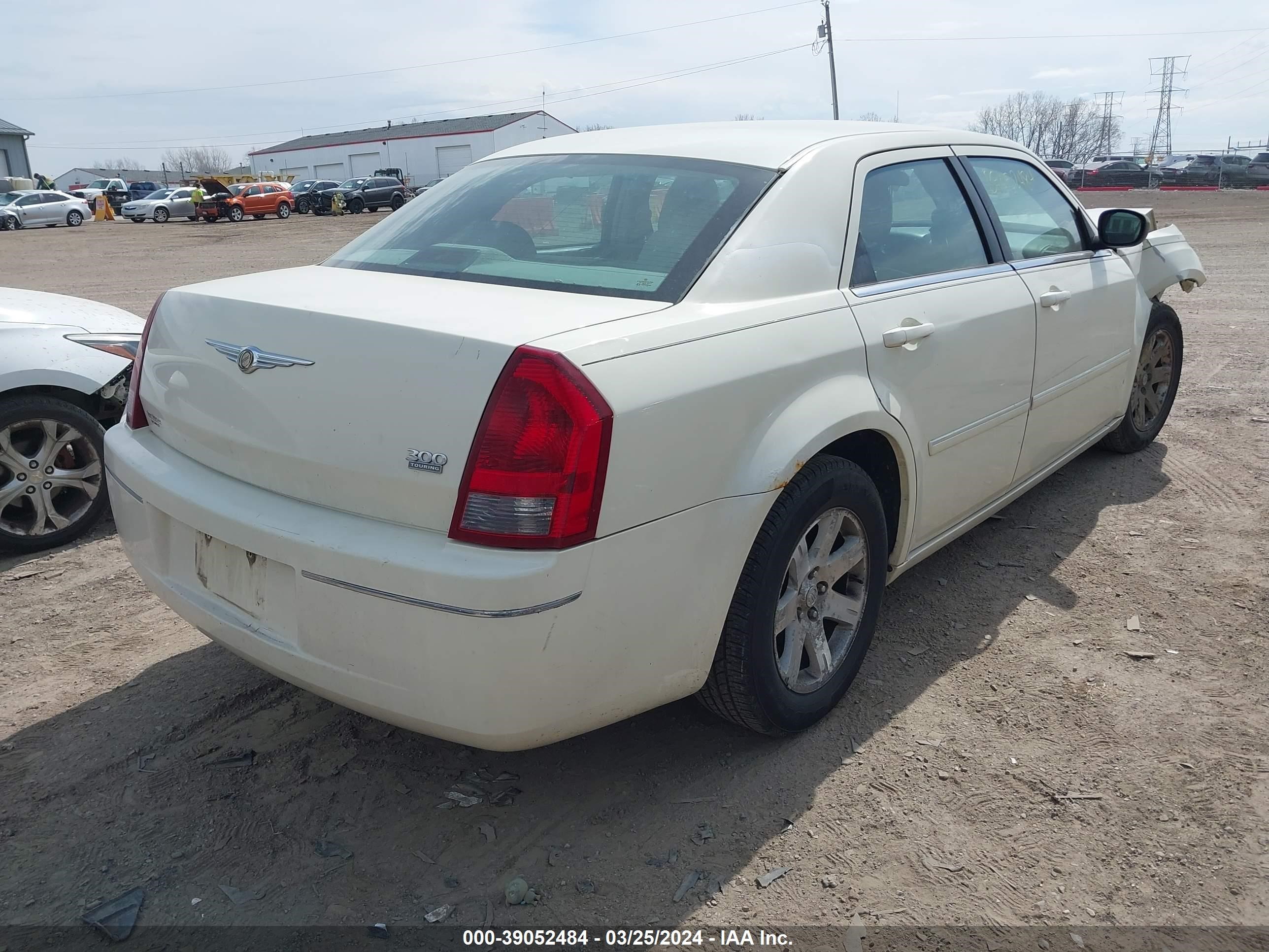 Photo 3 VIN: 2C3KA53G56H228399 - CHRYSLER 300 