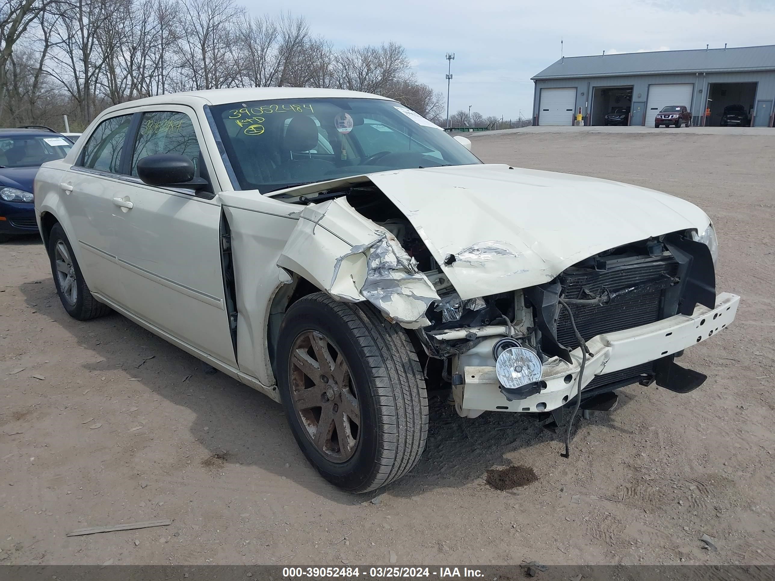 Photo 5 VIN: 2C3KA53G56H228399 - CHRYSLER 300 