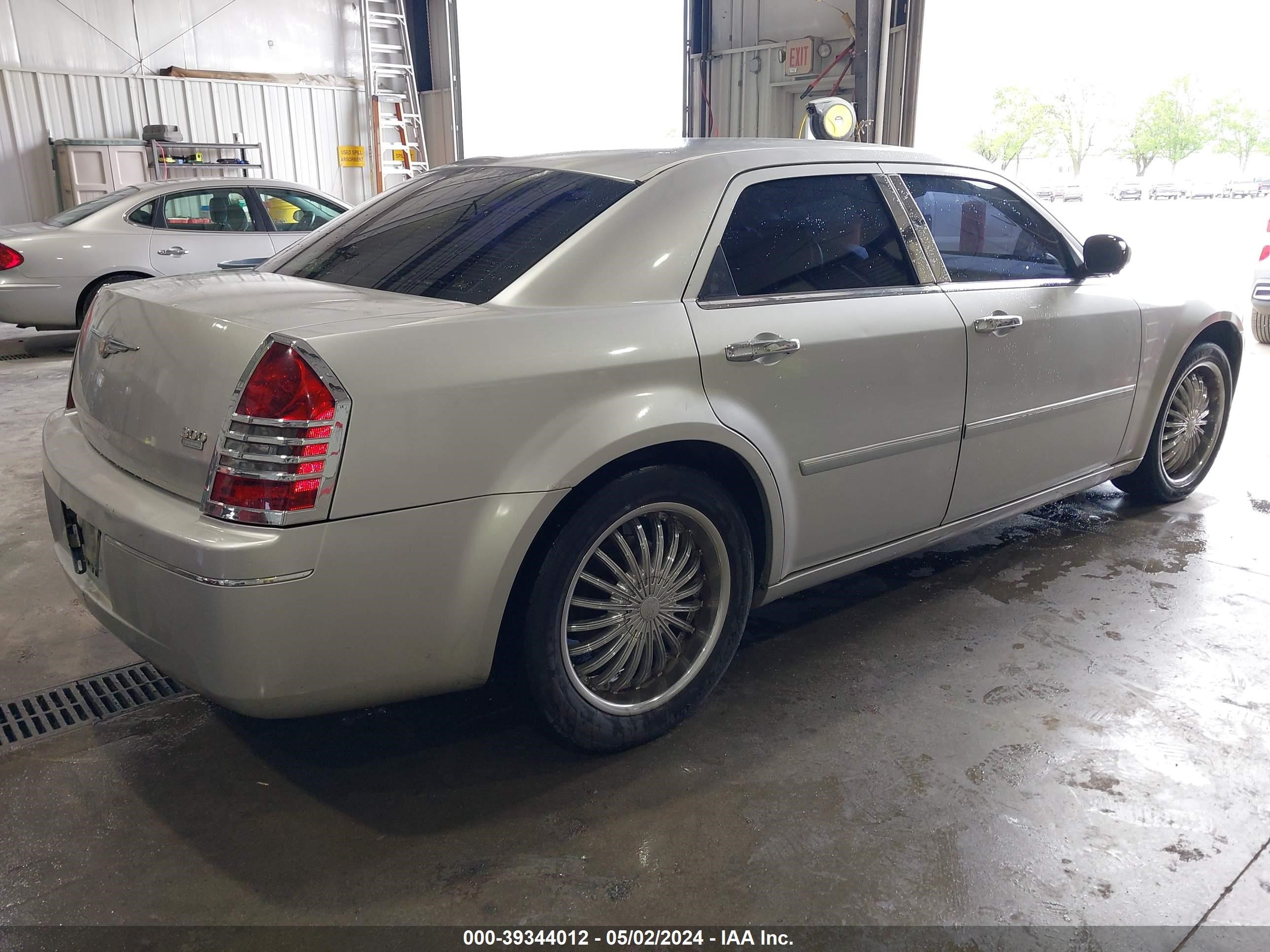 Photo 3 VIN: 2C3KA53G56H357677 - CHRYSLER 300 