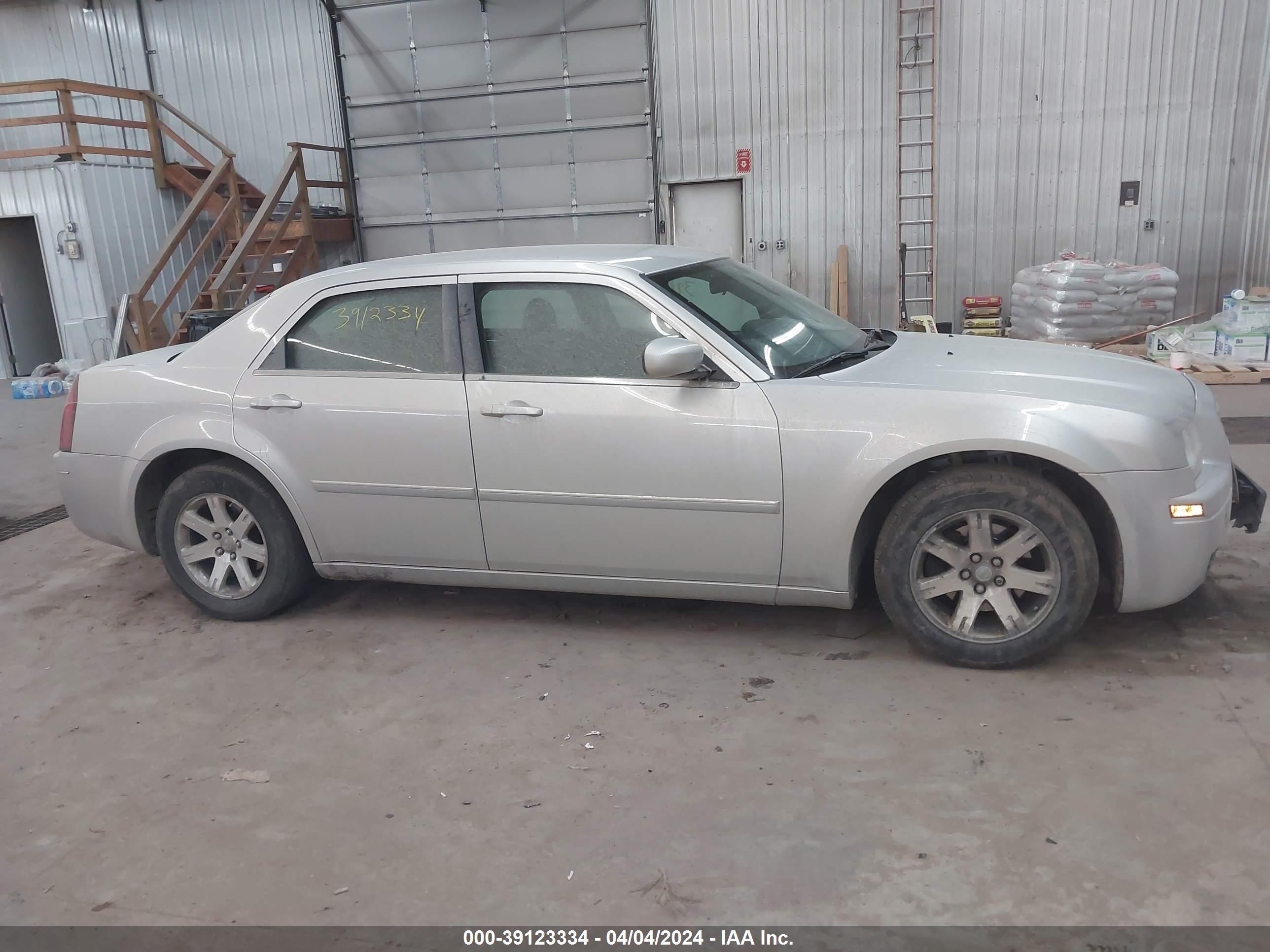 Photo 12 VIN: 2C3KA53G56H401872 - CHRYSLER 300 