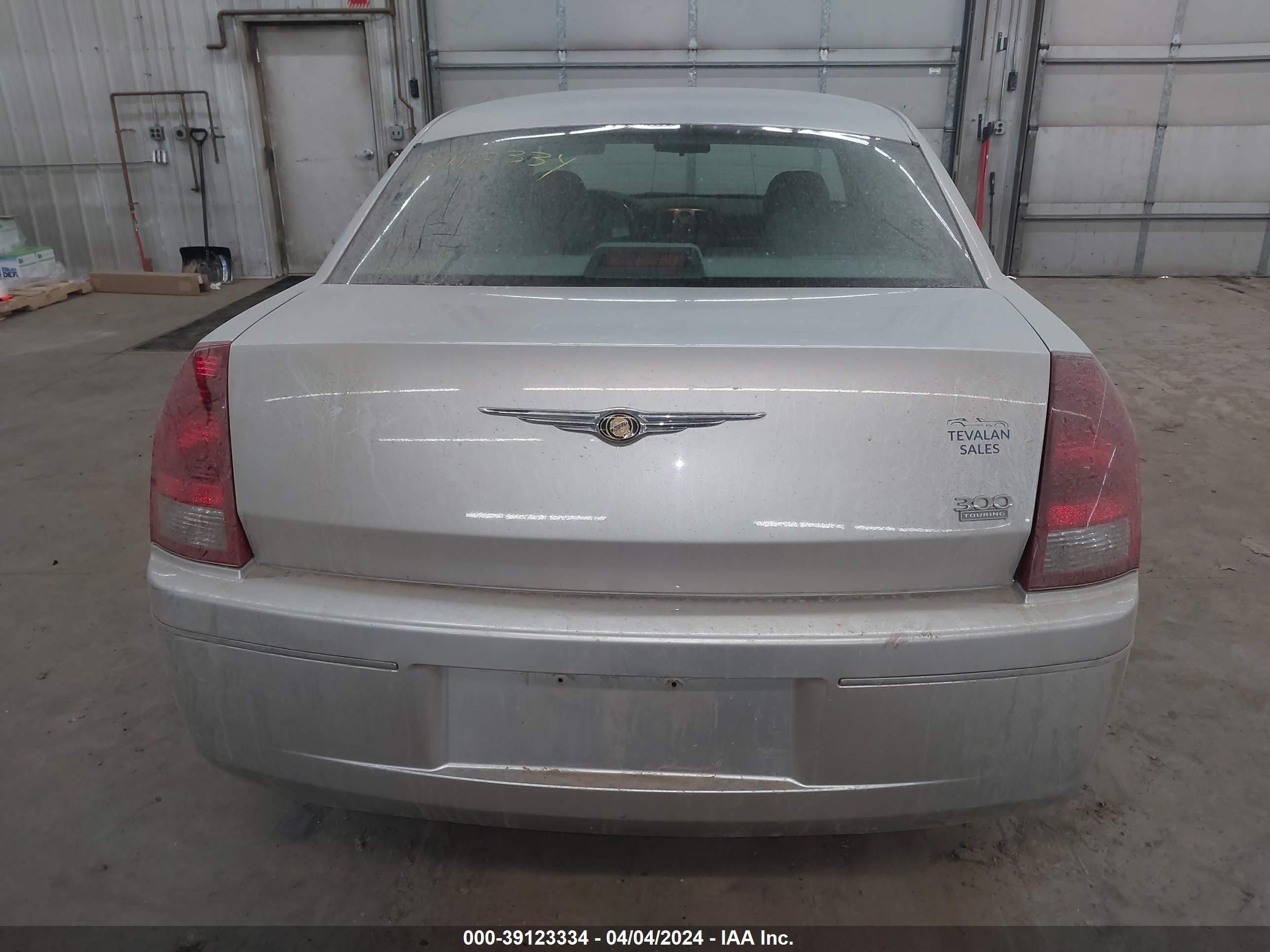 Photo 15 VIN: 2C3KA53G56H401872 - CHRYSLER 300 