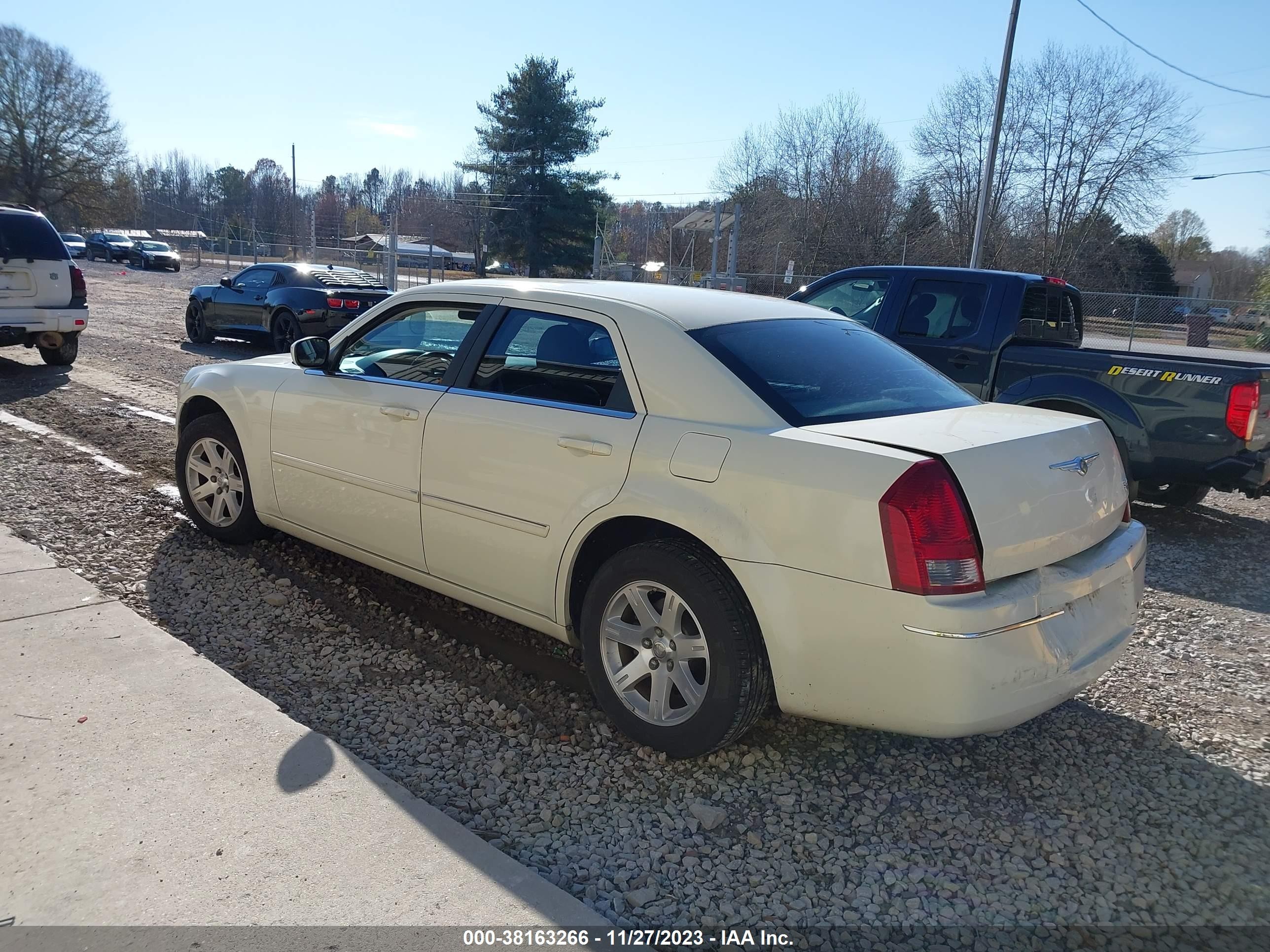 Photo 2 VIN: 2C3KA53G57H892106 - CHRYSLER 300 