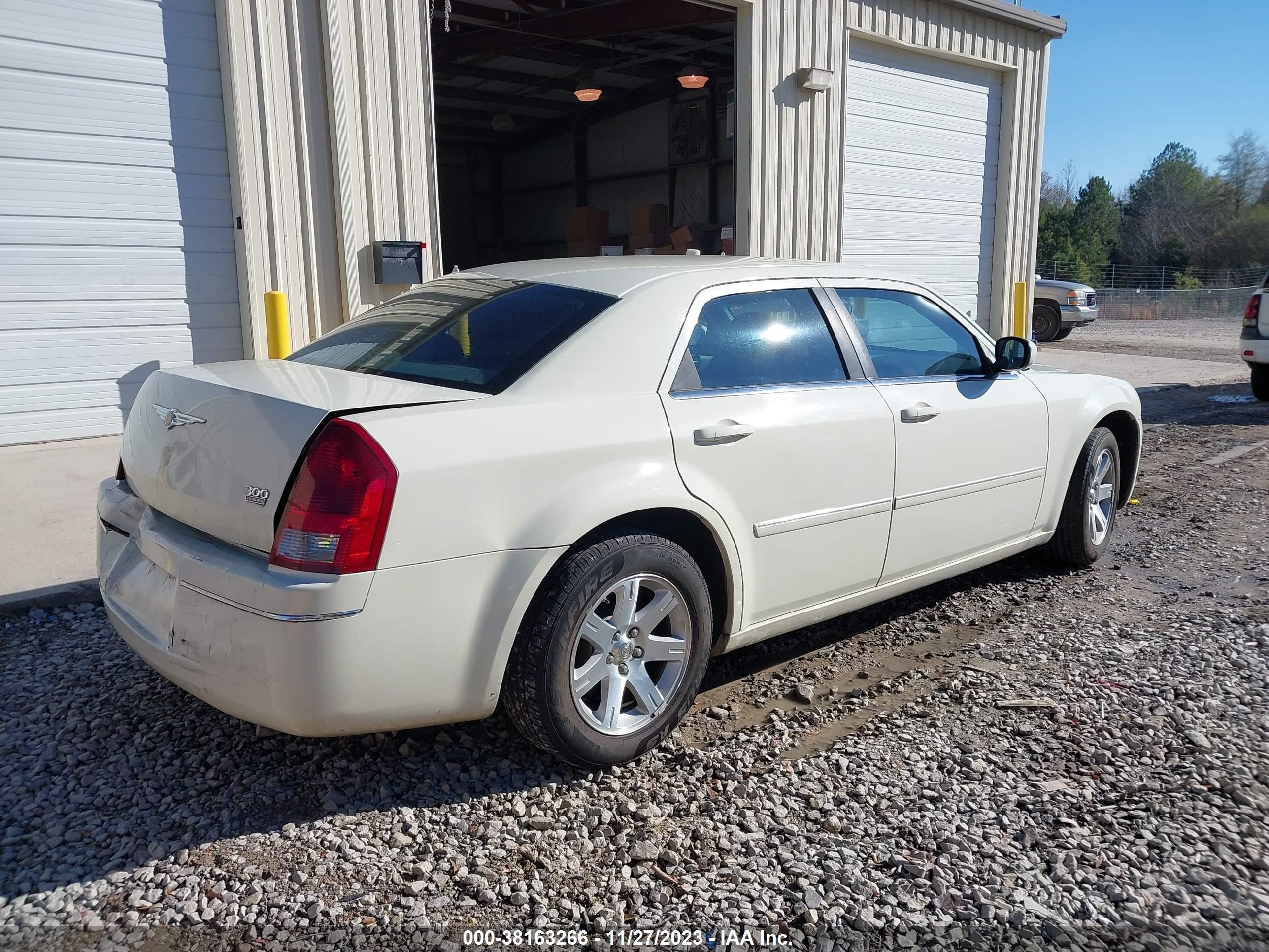 Photo 3 VIN: 2C3KA53G57H892106 - CHRYSLER 300 