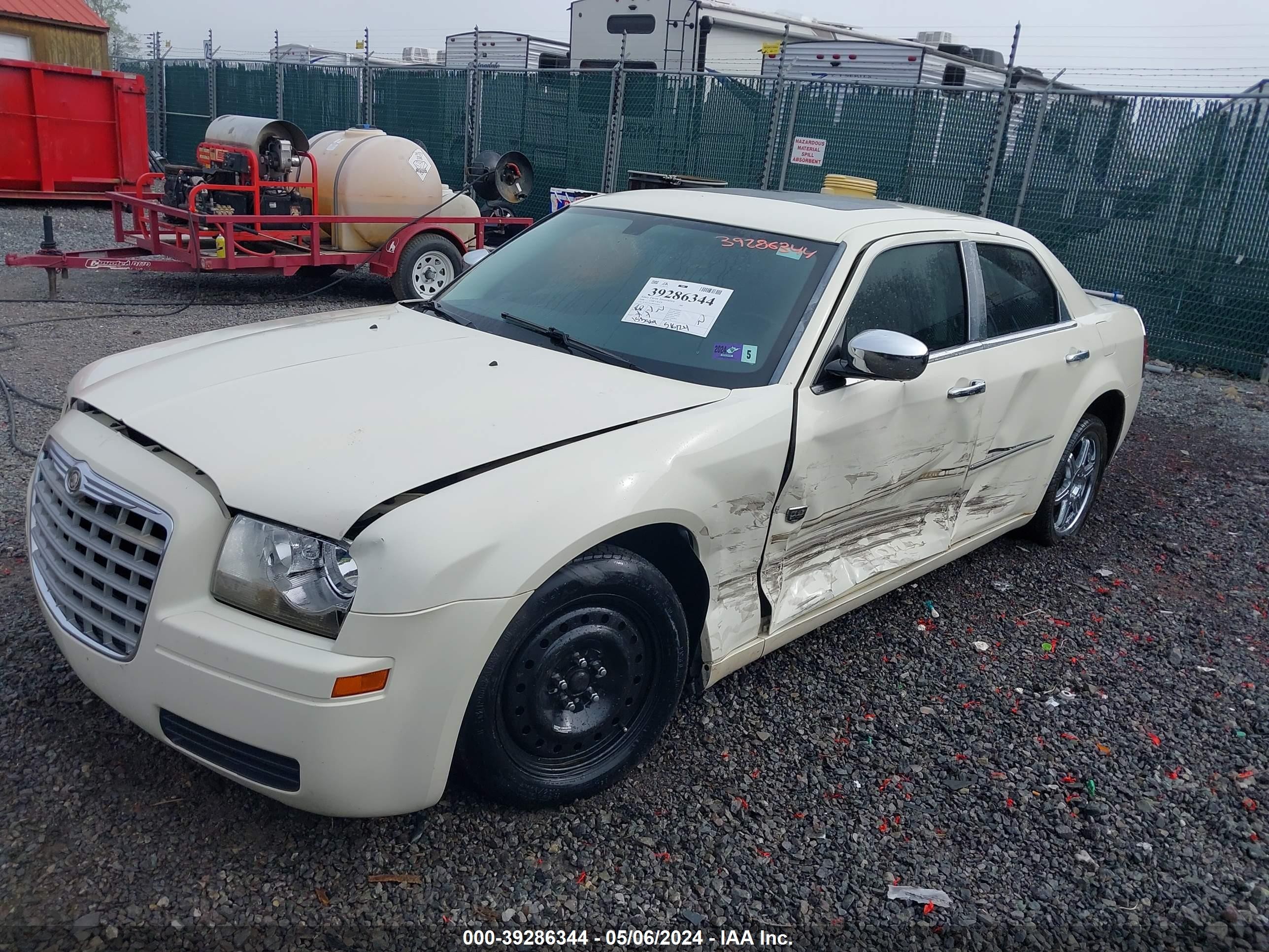 Photo 1 VIN: 2C3KA53G58H304058 - CHRYSLER 300 