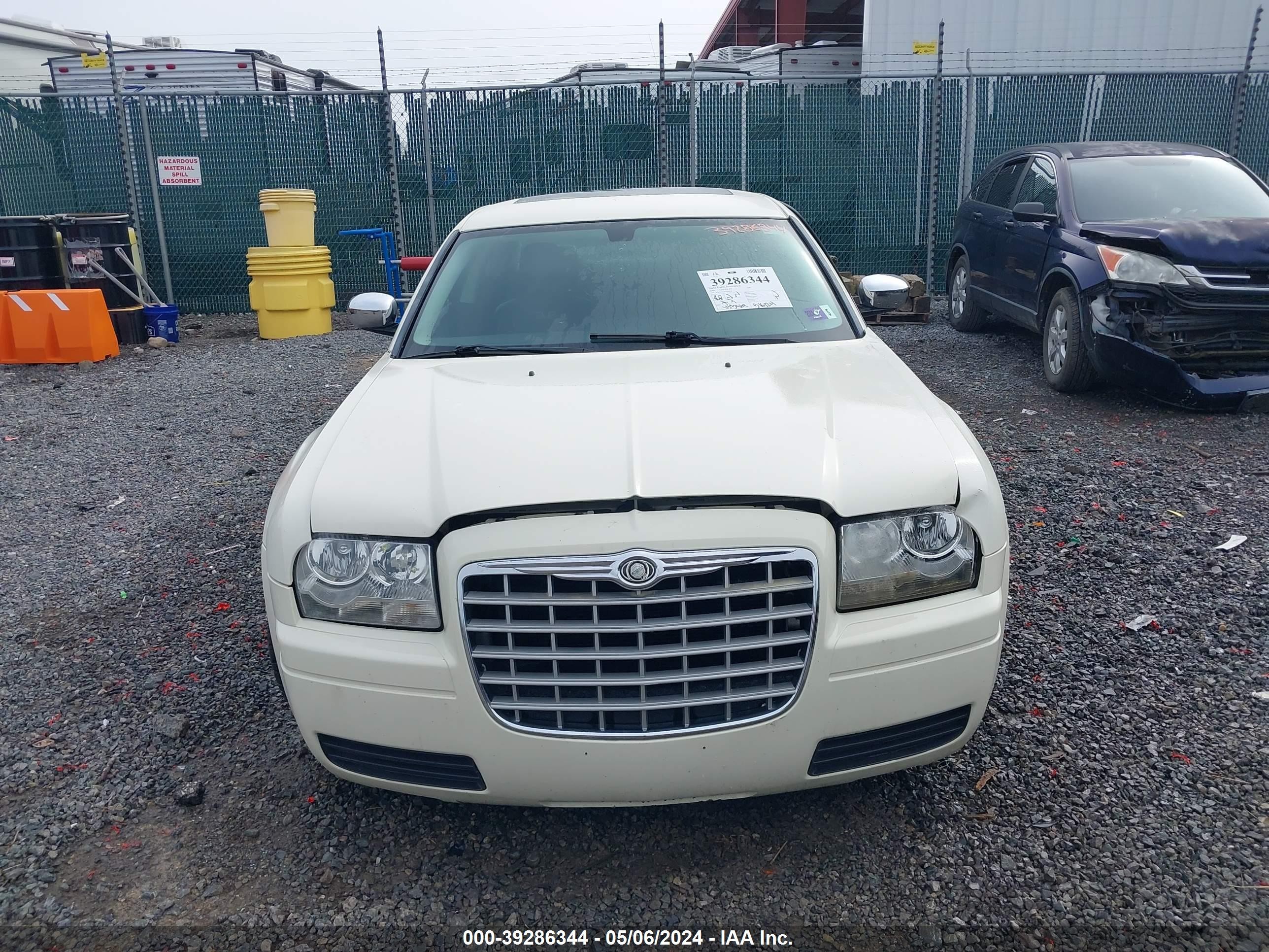 Photo 11 VIN: 2C3KA53G58H304058 - CHRYSLER 300 