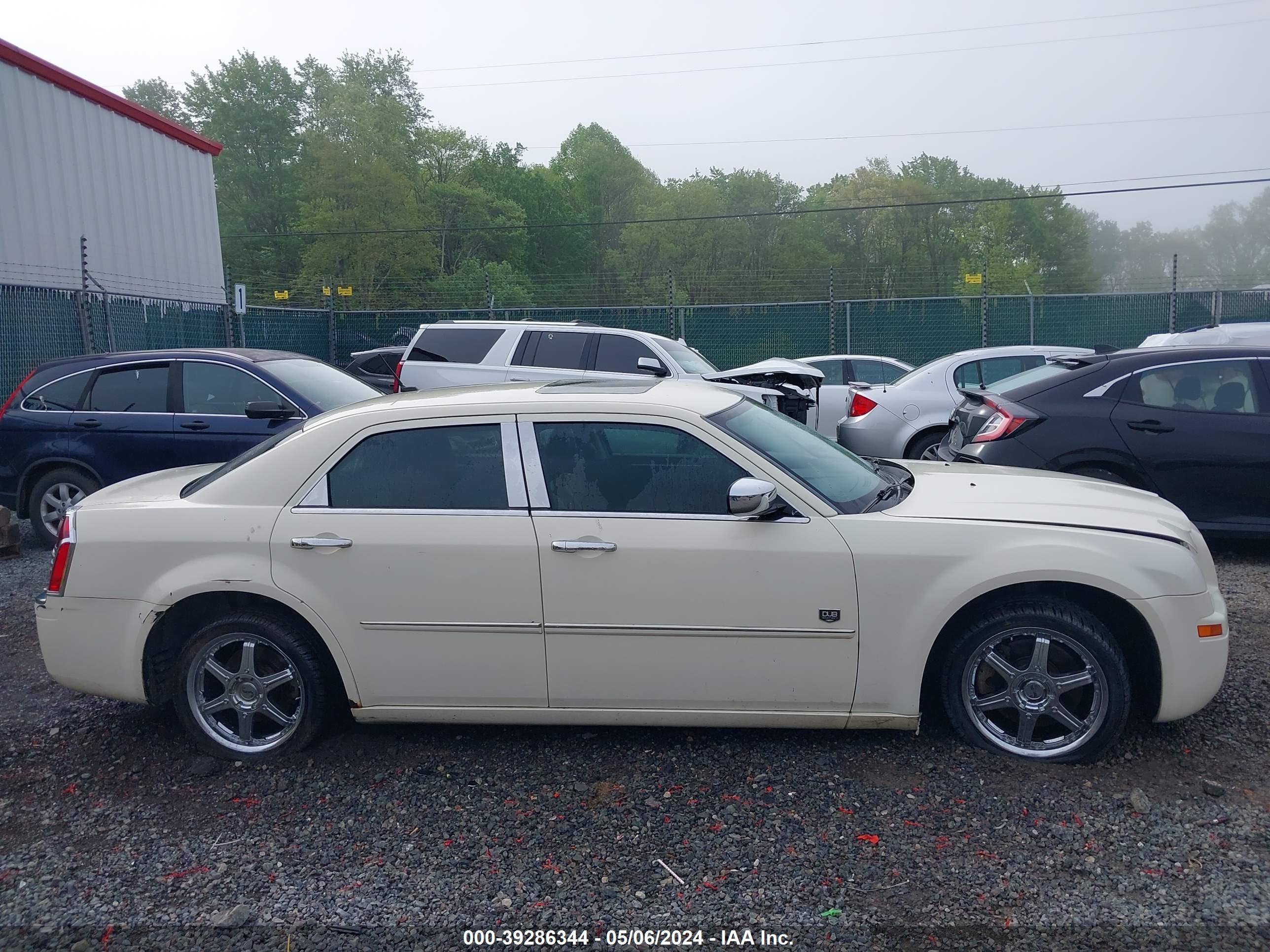 Photo 12 VIN: 2C3KA53G58H304058 - CHRYSLER 300 