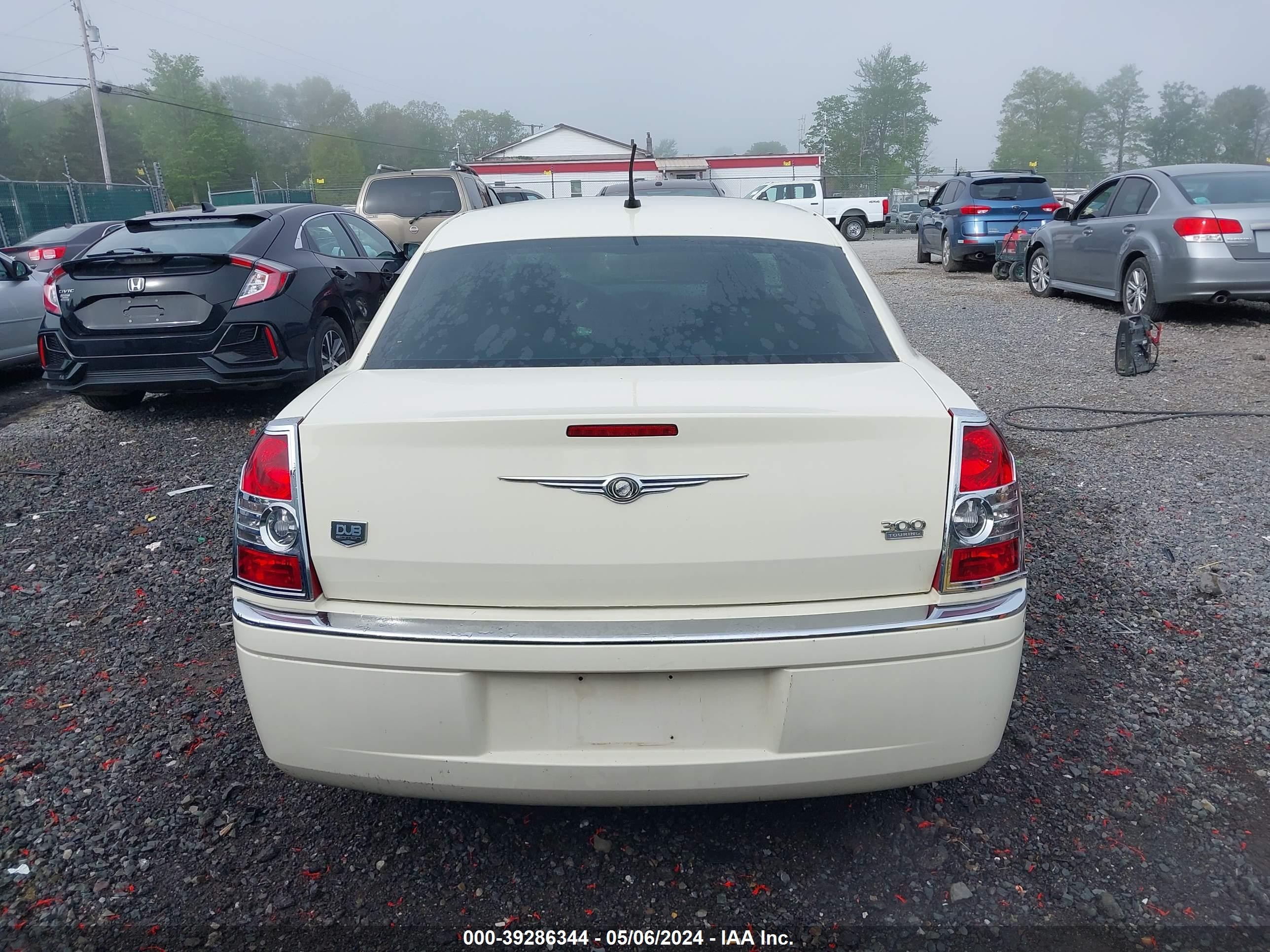 Photo 15 VIN: 2C3KA53G58H304058 - CHRYSLER 300 