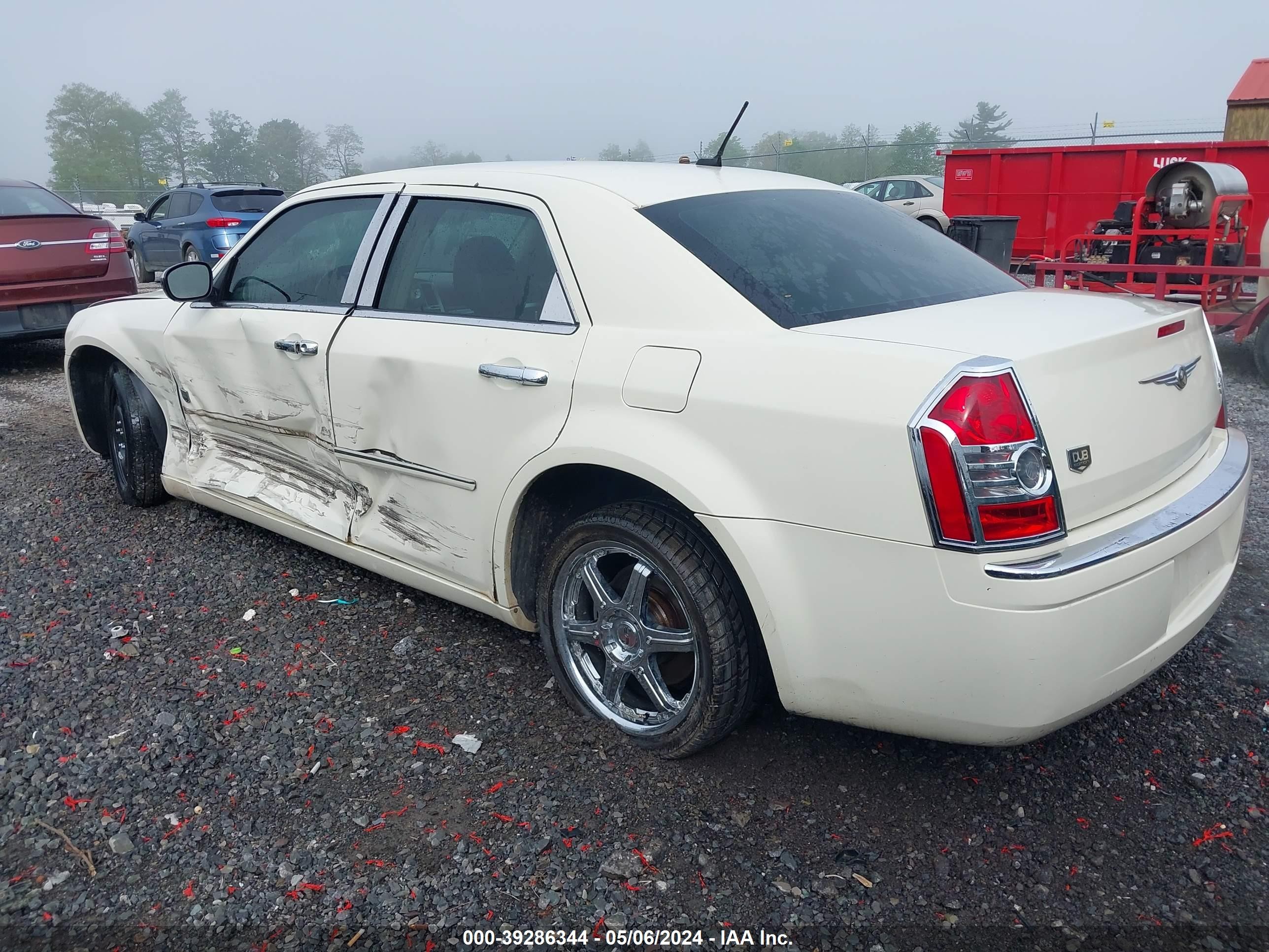 Photo 2 VIN: 2C3KA53G58H304058 - CHRYSLER 300 