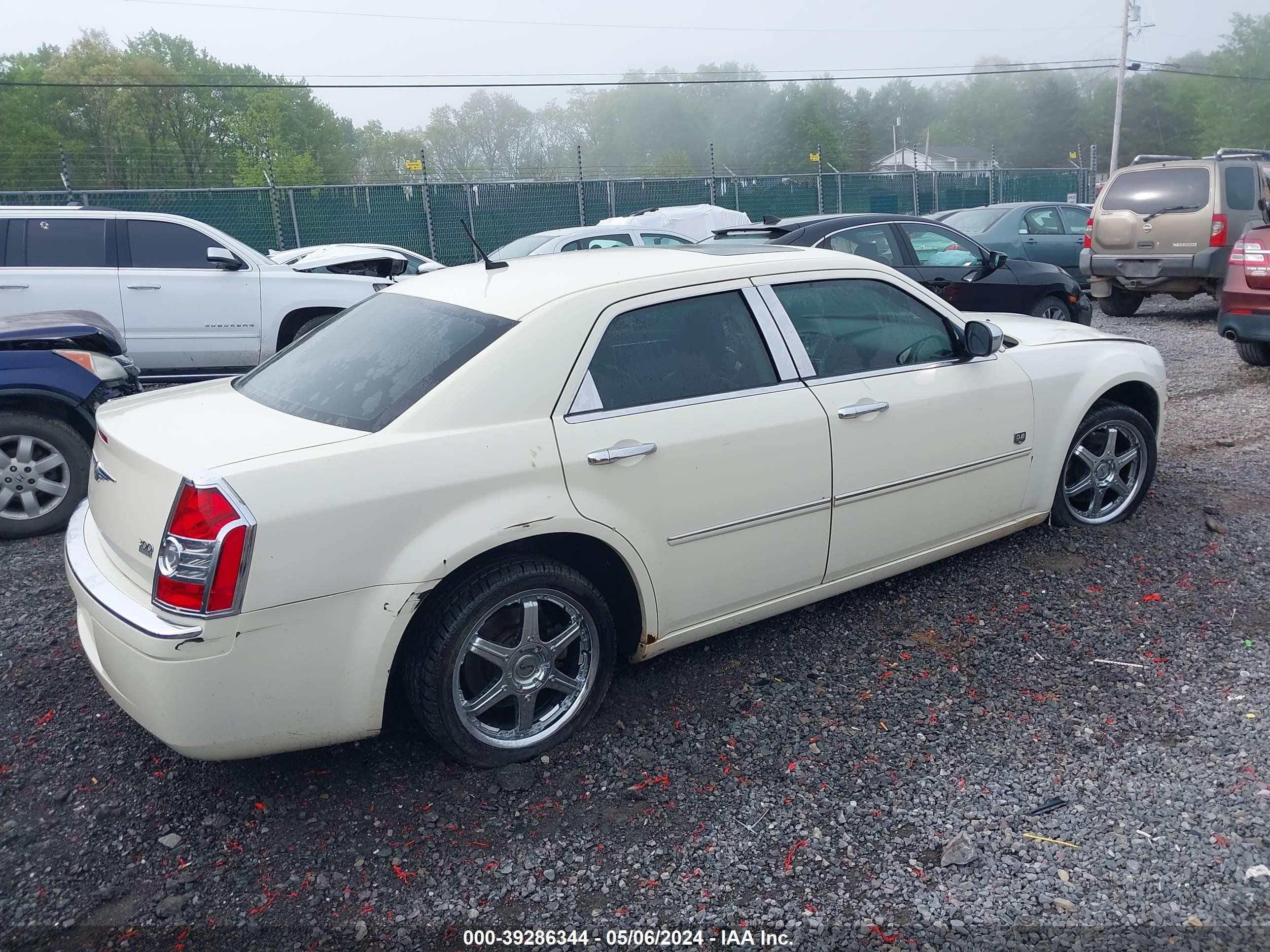 Photo 3 VIN: 2C3KA53G58H304058 - CHRYSLER 300 