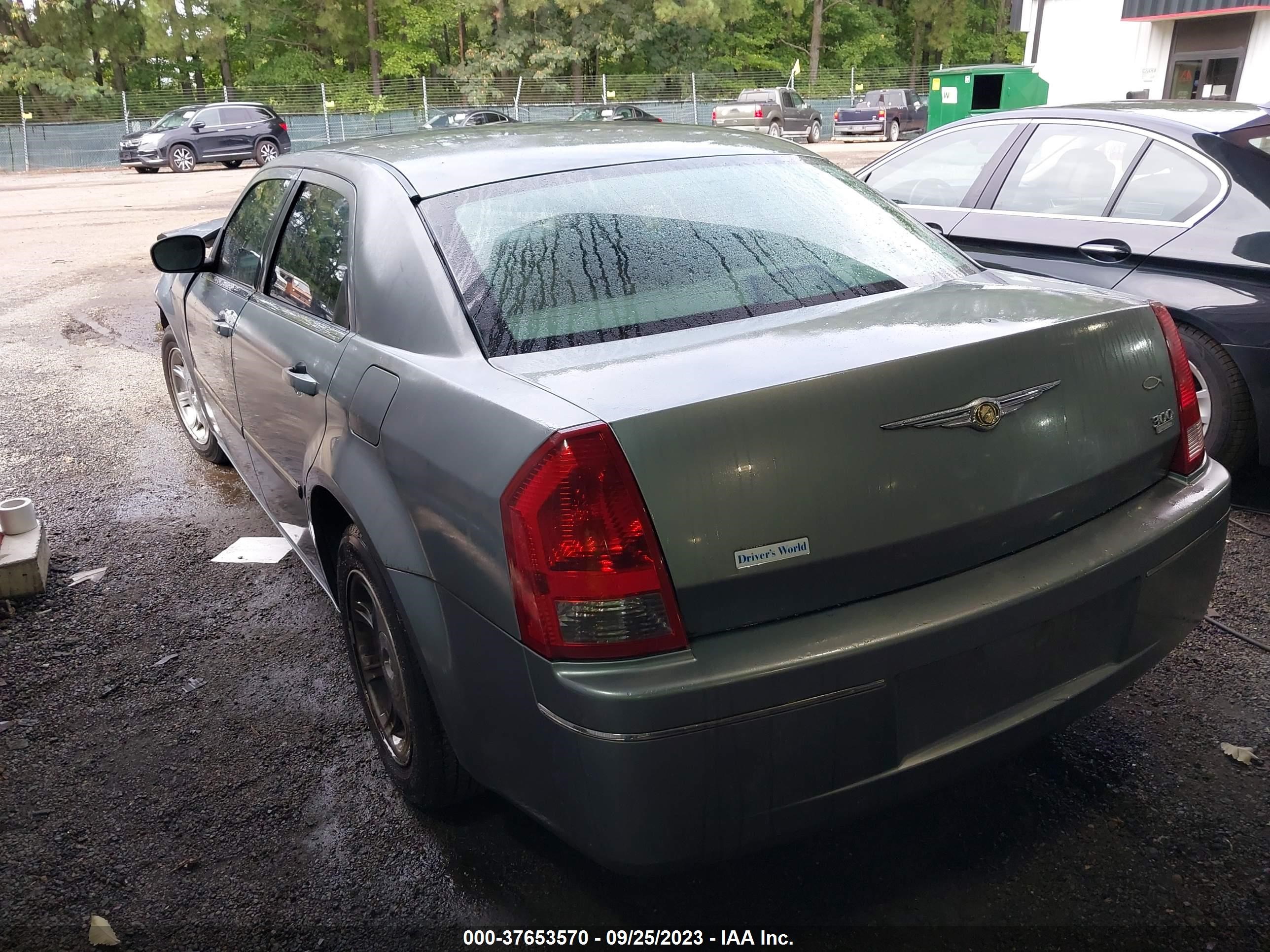 Photo 2 VIN: 2C3KA53G66H146875 - CHRYSLER 300 