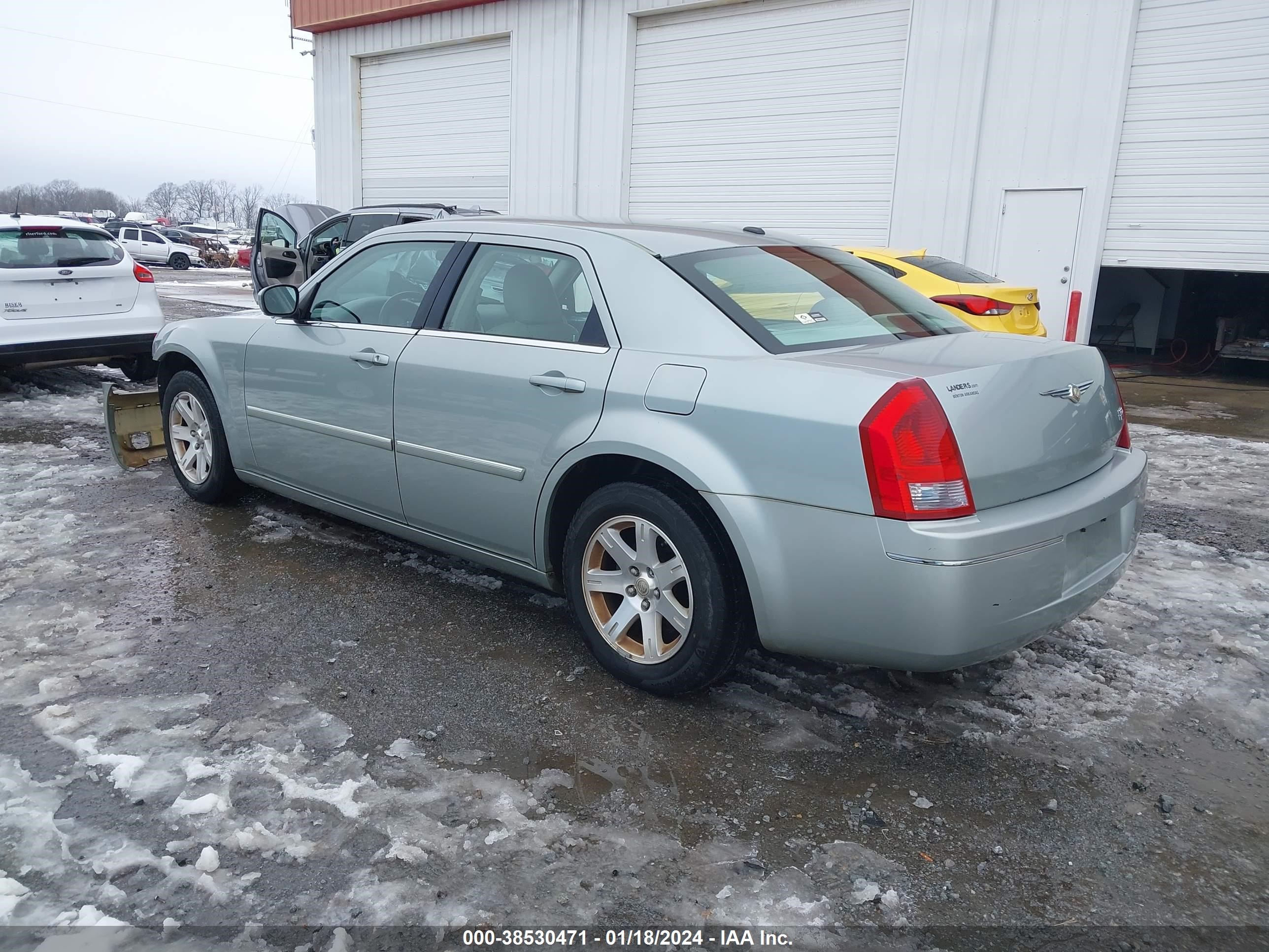 Photo 2 VIN: 2C3KA53G66H438428 - CHRYSLER 300 