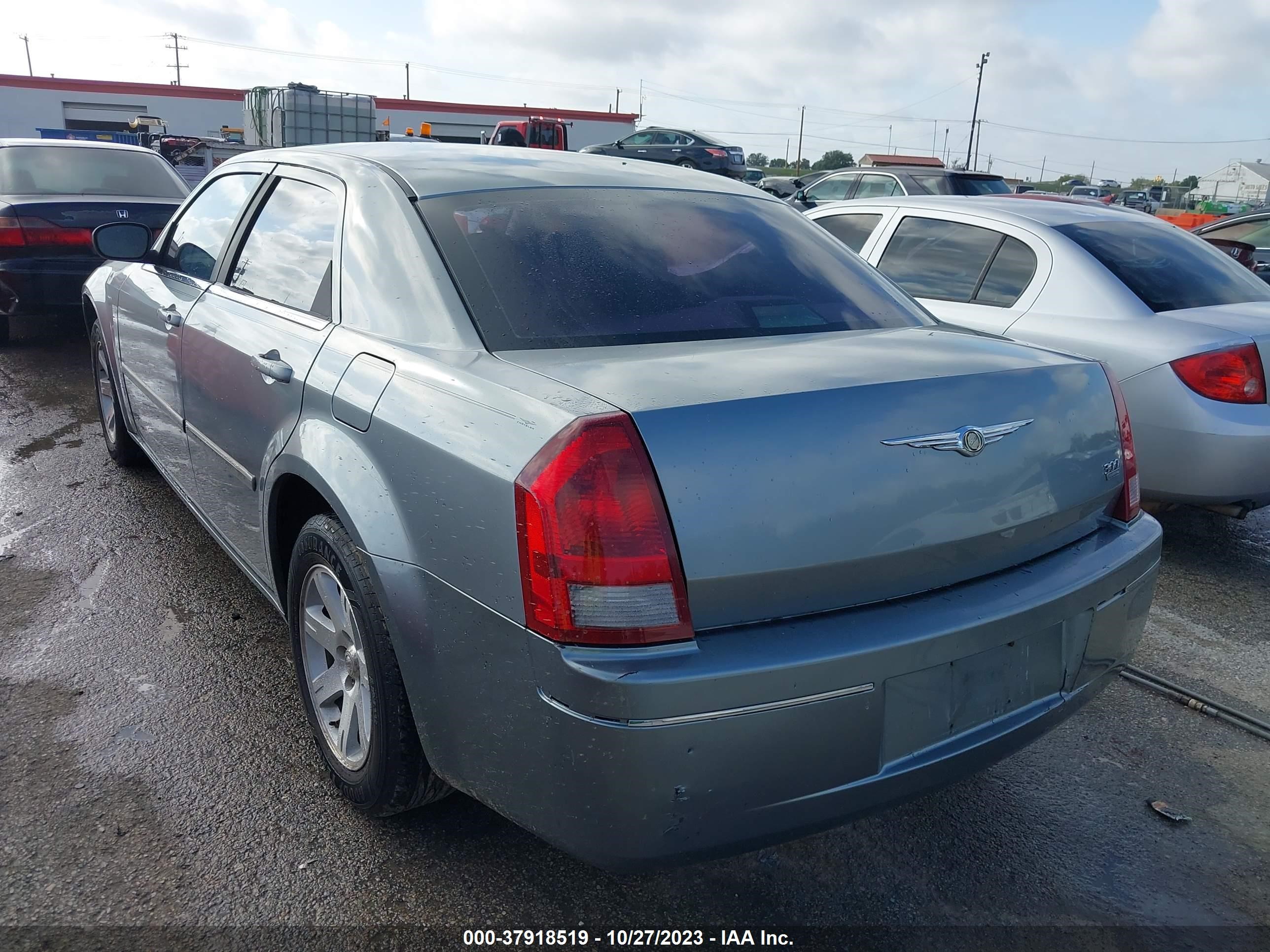 Photo 2 VIN: 2C3KA53G66H530851 - CHRYSLER 300 