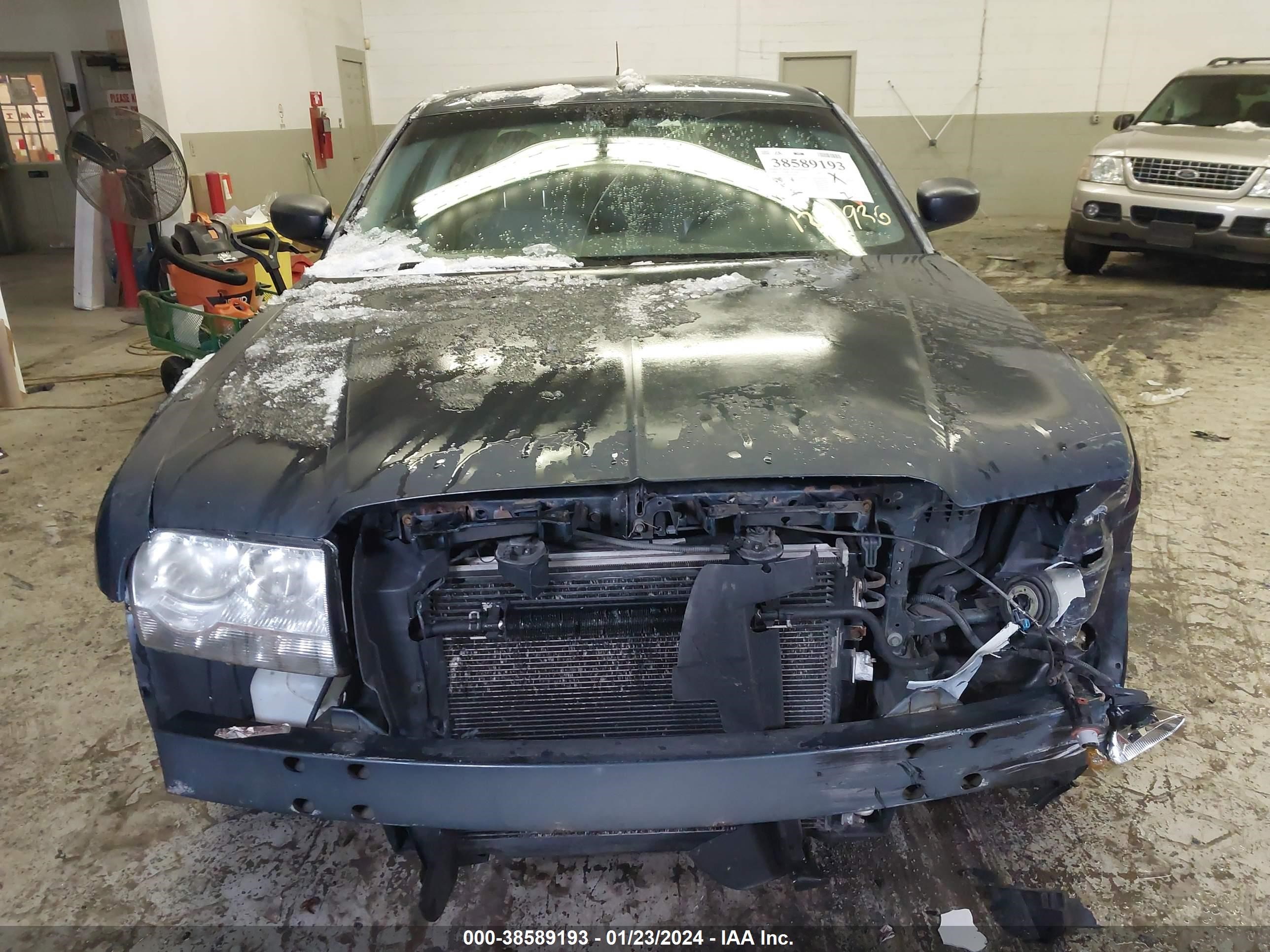 Photo 12 VIN: 2C3KA53G68H126936 - CHRYSLER 300 