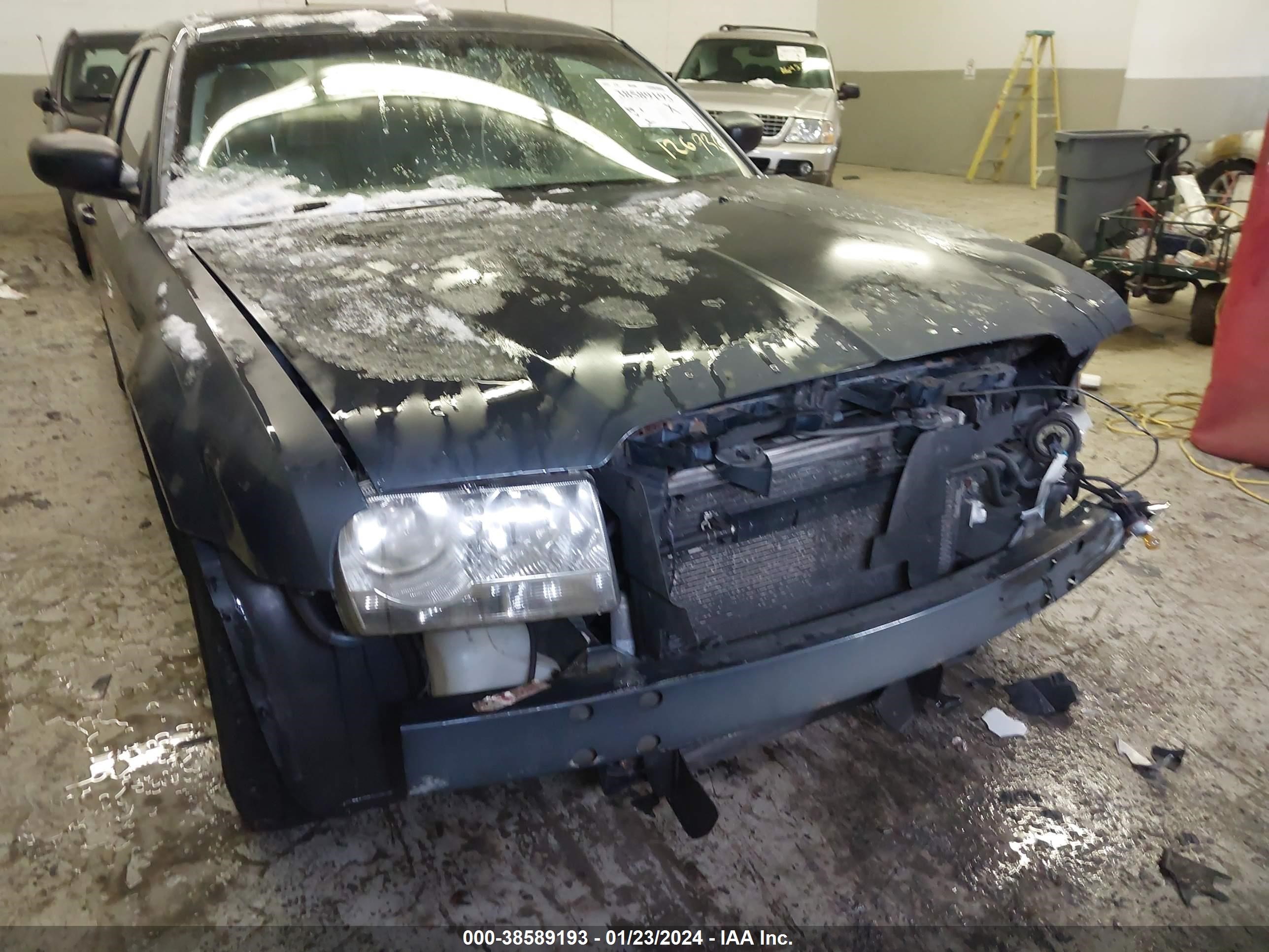 Photo 5 VIN: 2C3KA53G68H126936 - CHRYSLER 300 