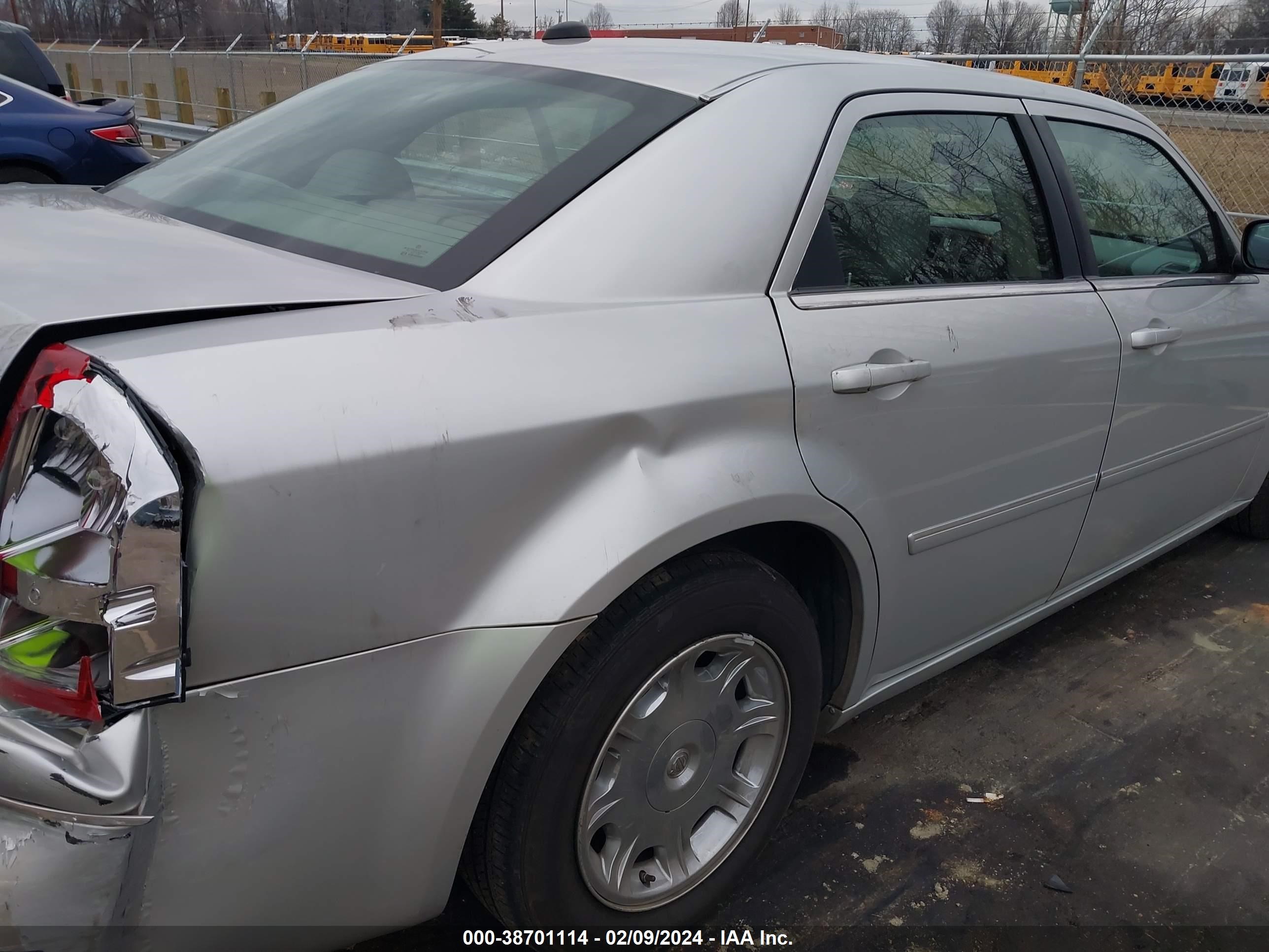 Photo 11 VIN: 2C3KA53G76H426918 - CHRYSLER 300 