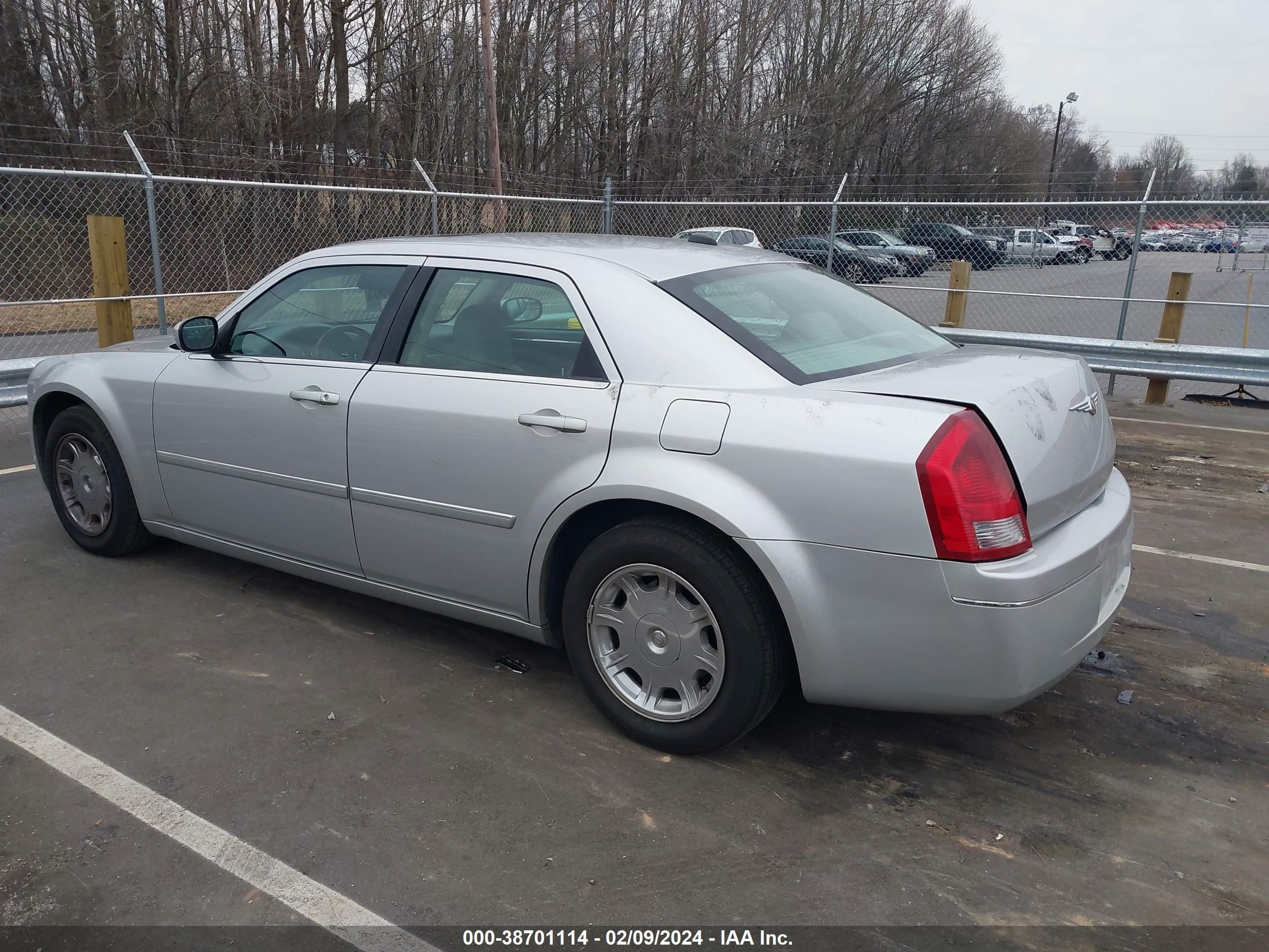 Photo 2 VIN: 2C3KA53G76H426918 - CHRYSLER 300 