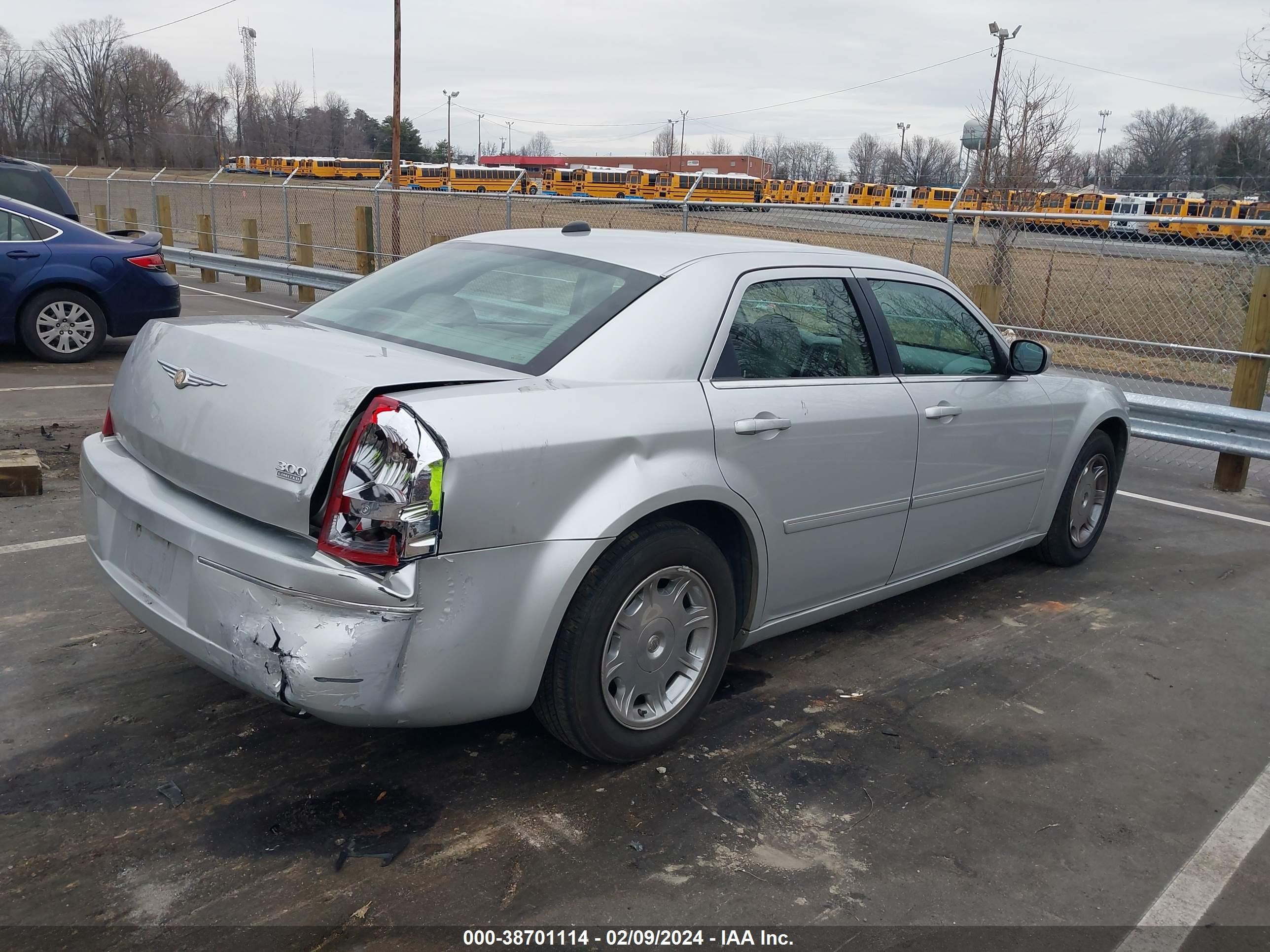 Photo 3 VIN: 2C3KA53G76H426918 - CHRYSLER 300 