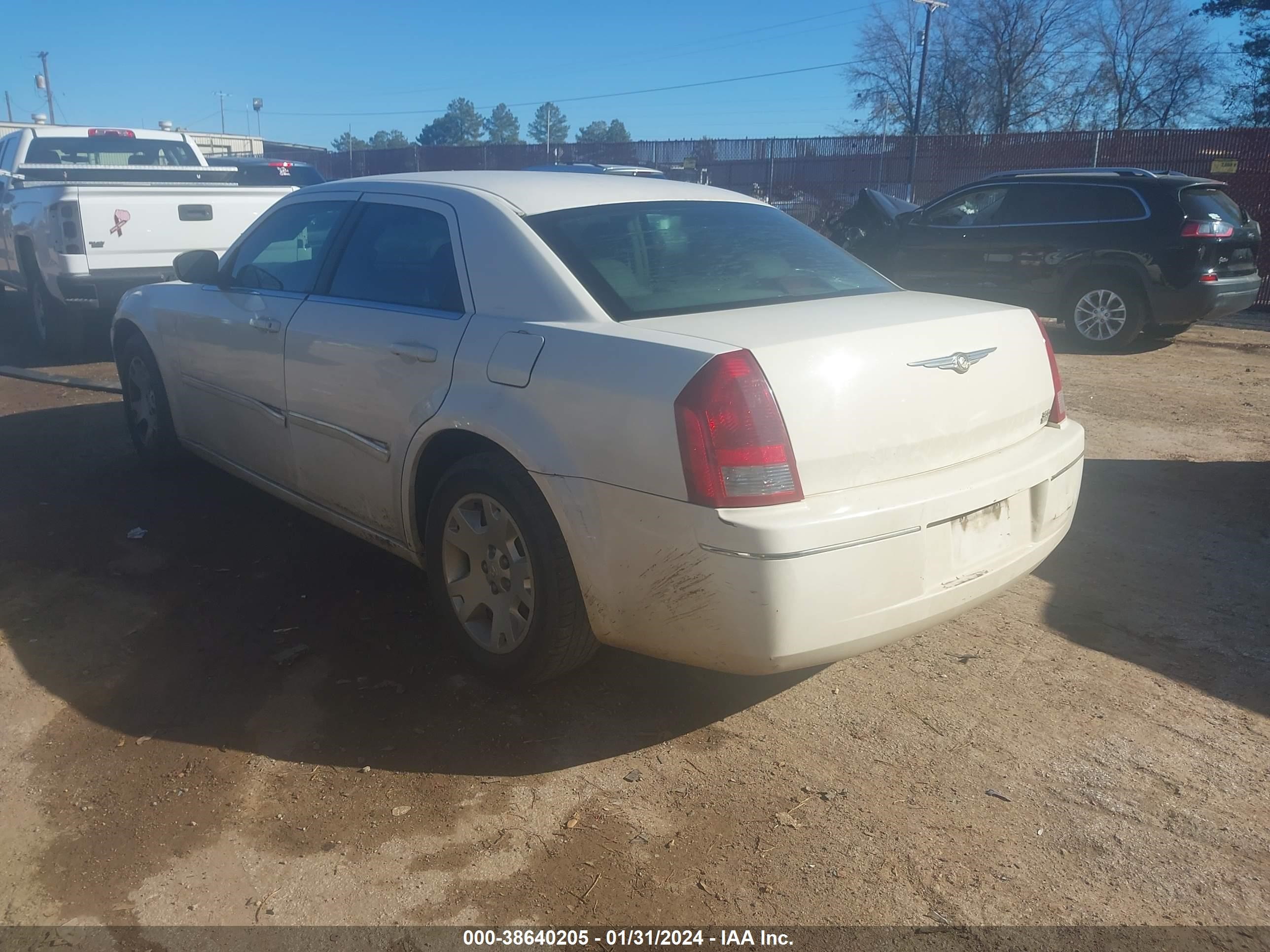 Photo 2 VIN: 2C3KA53G76H458932 - CHRYSLER 300 