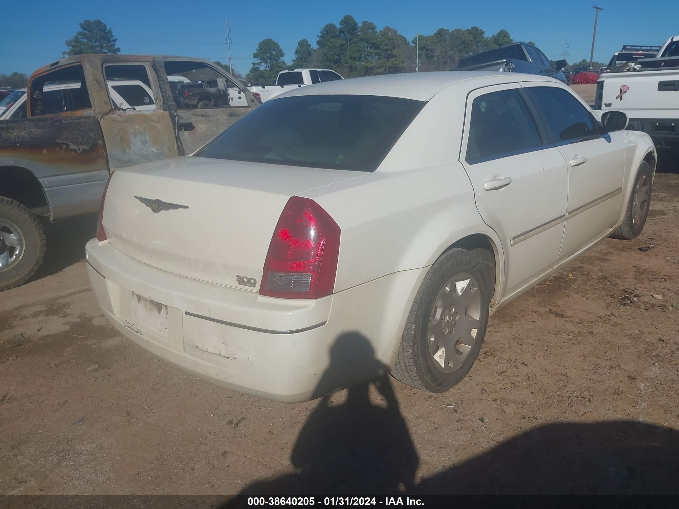 Photo 3 VIN: 2C3KA53G76H458932 - CHRYSLER 300 