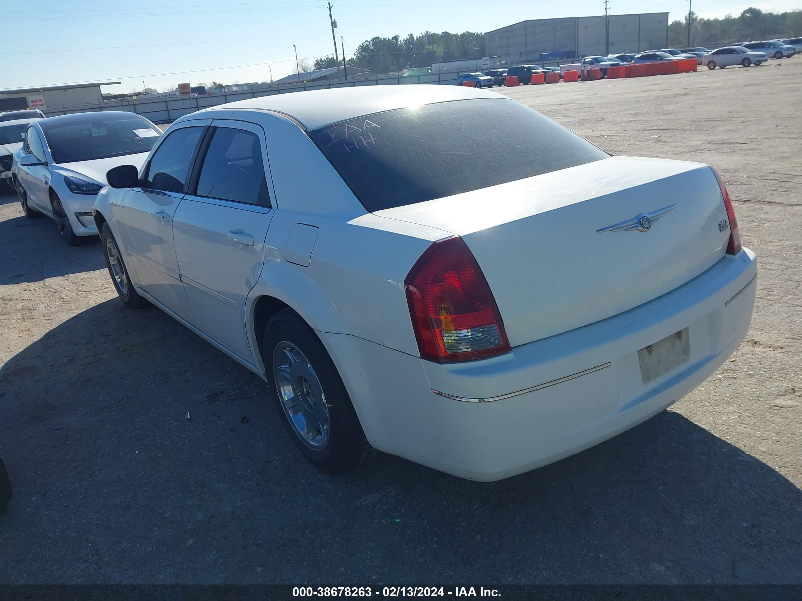 Photo 2 VIN: 2C3KA53G76H496144 - CHRYSLER 300 