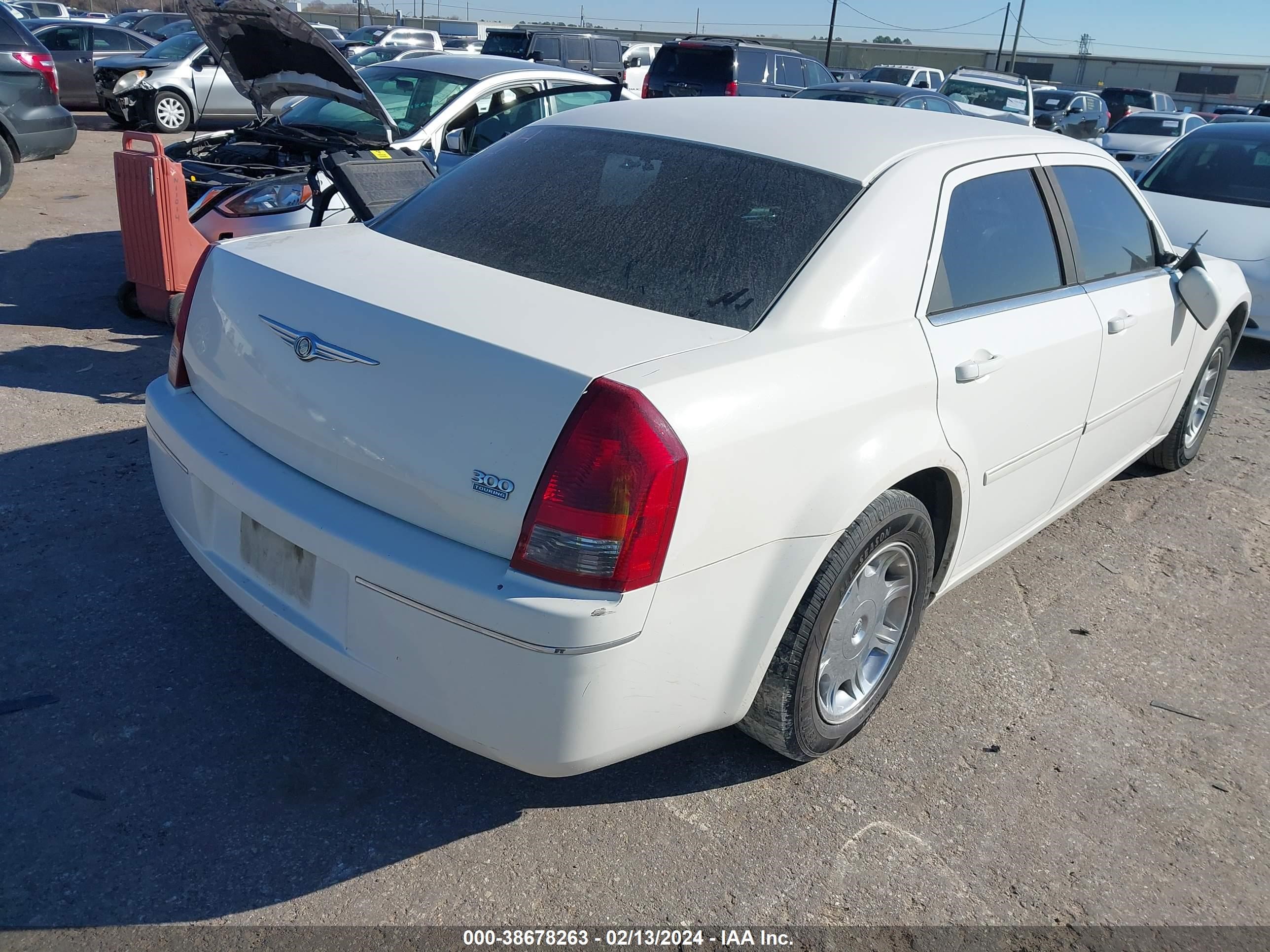 Photo 3 VIN: 2C3KA53G76H496144 - CHRYSLER 300 