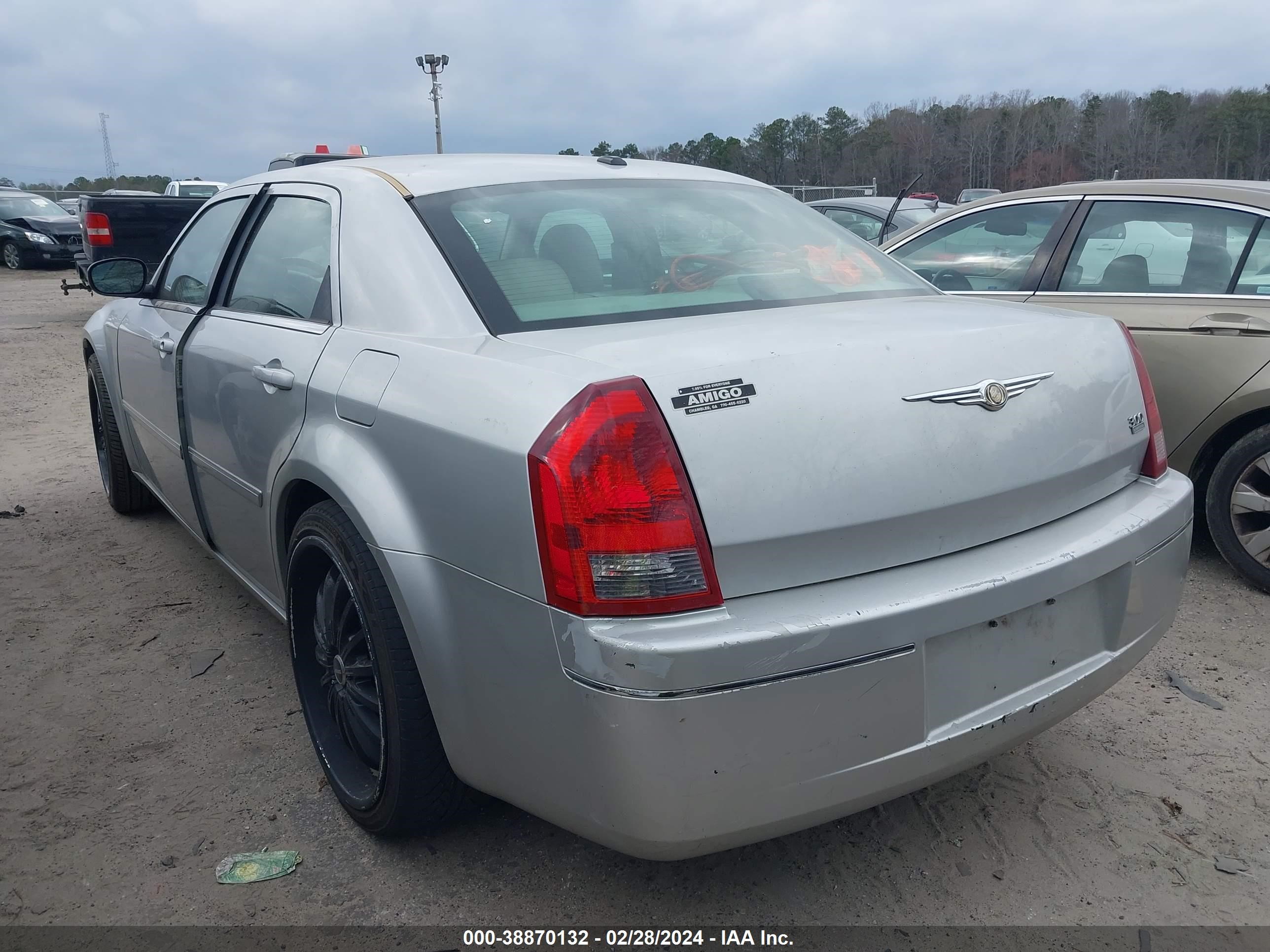 Photo 2 VIN: 2C3KA53G76H498850 - CHRYSLER 300 