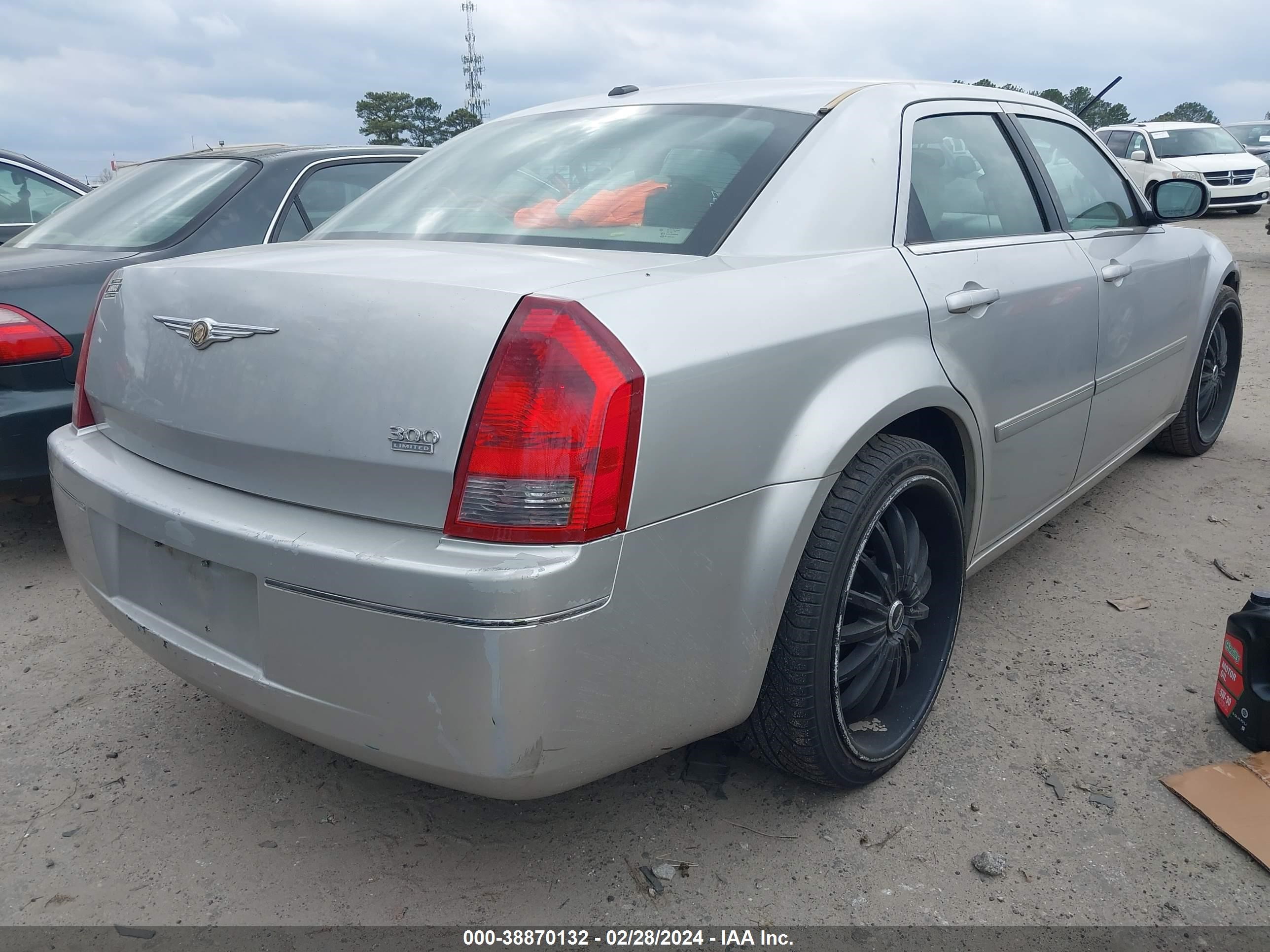 Photo 3 VIN: 2C3KA53G76H498850 - CHRYSLER 300 