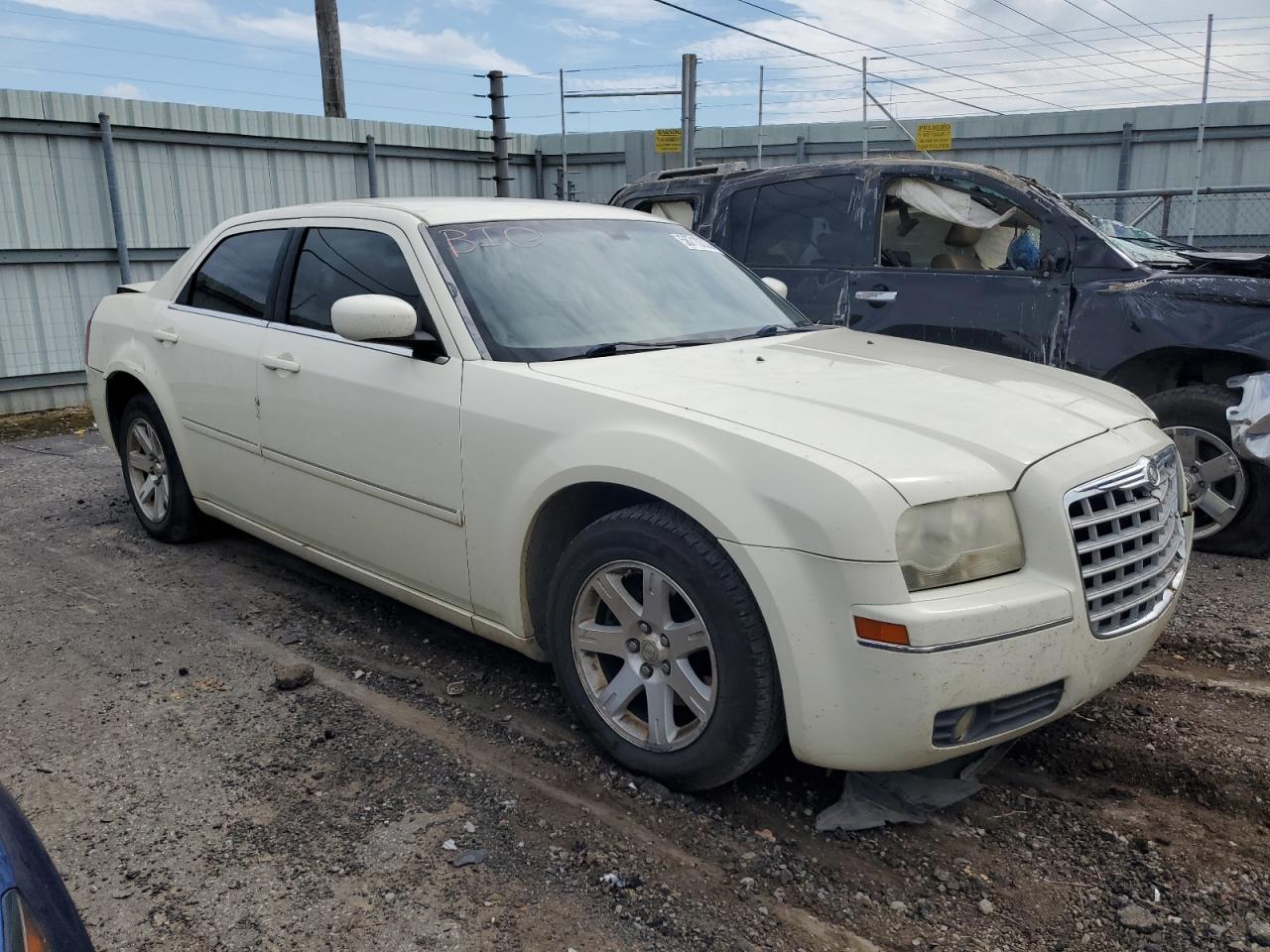 Photo 3 VIN: 2C3KA53G77H728016 - CHRYSLER 300 