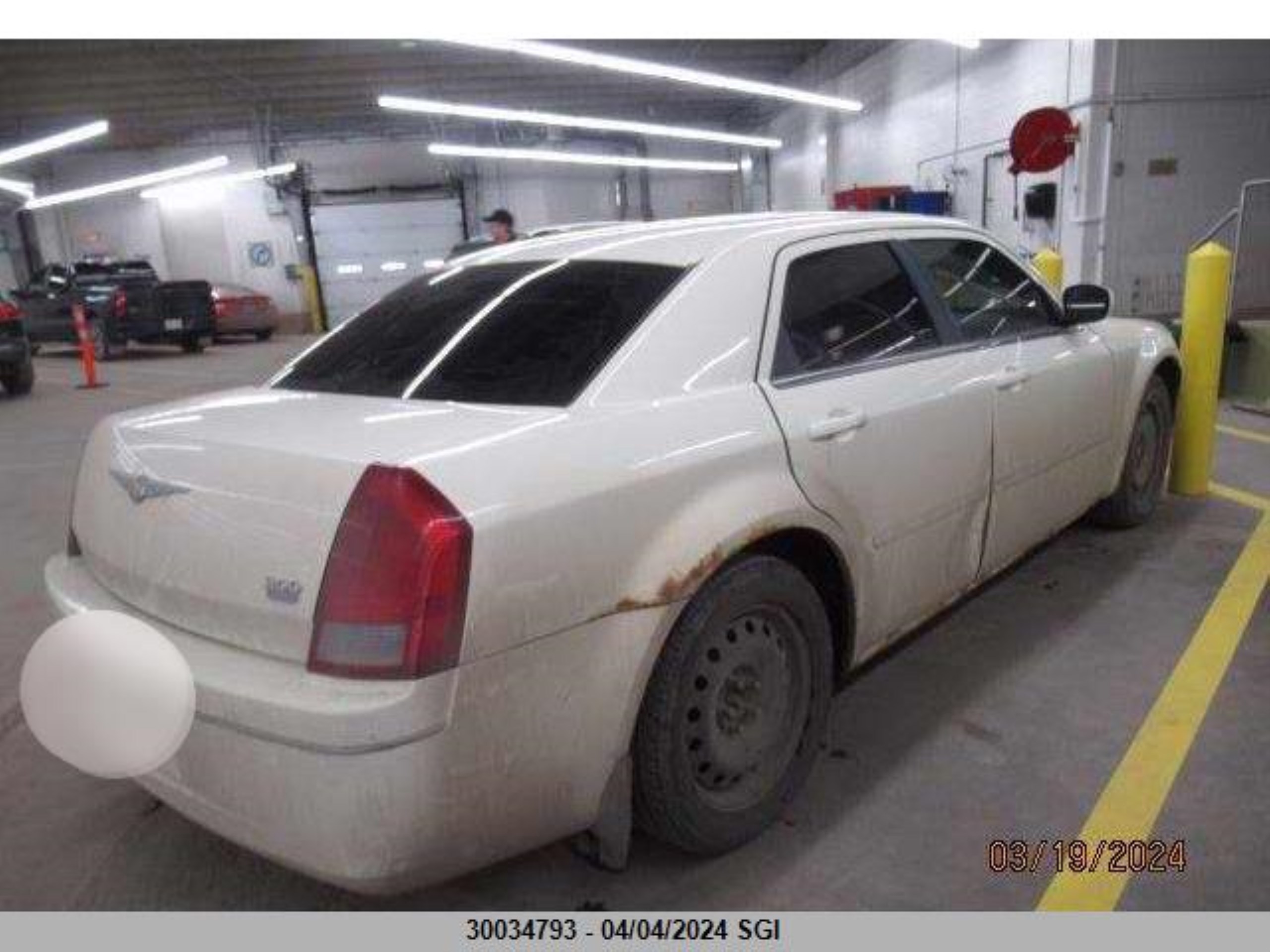 Photo 3 VIN: 2C3KA53G77H776227 - CHRYSLER 300 