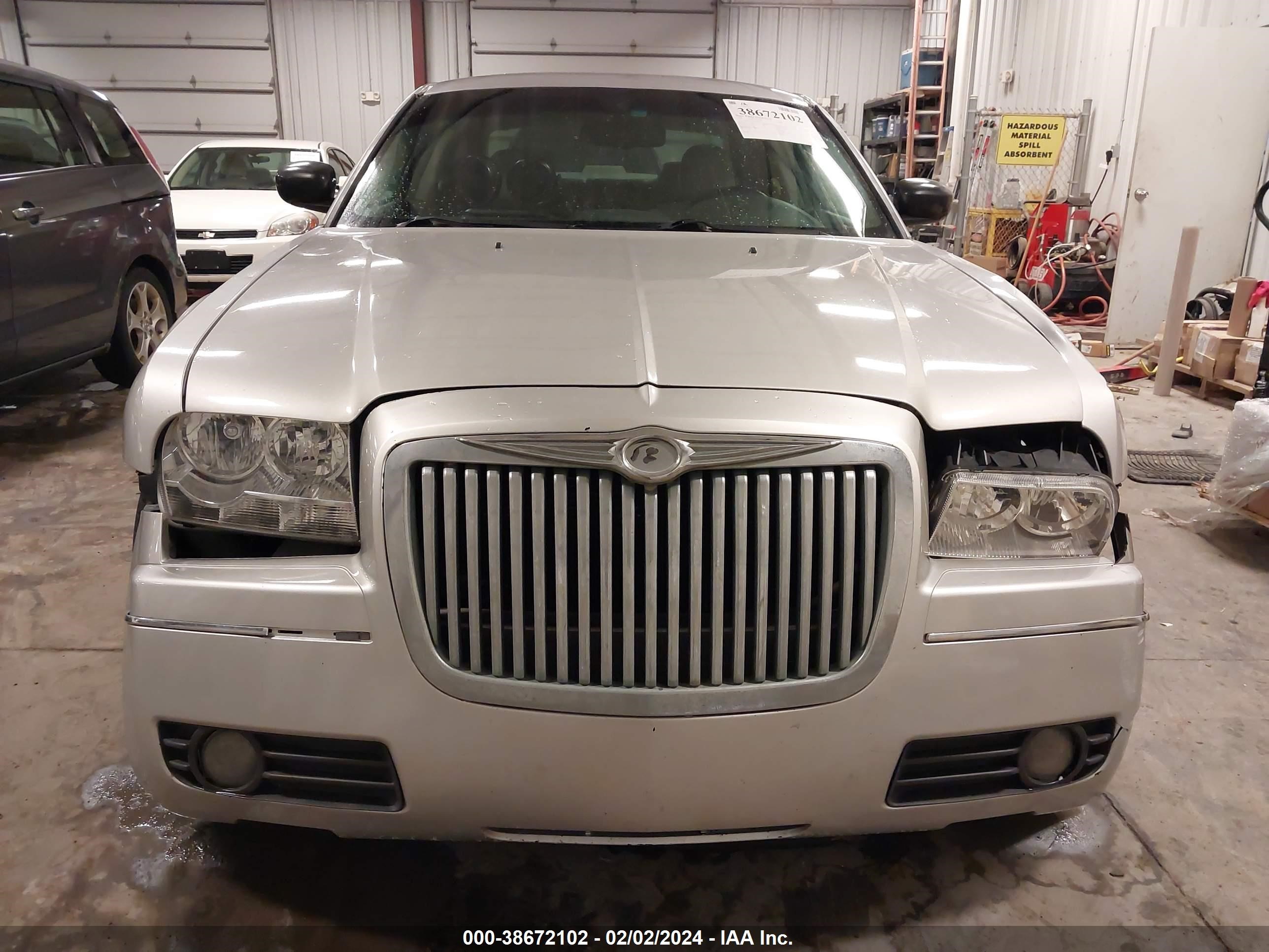 Photo 11 VIN: 2C3KA53G86H539079 - CHRYSLER 300 