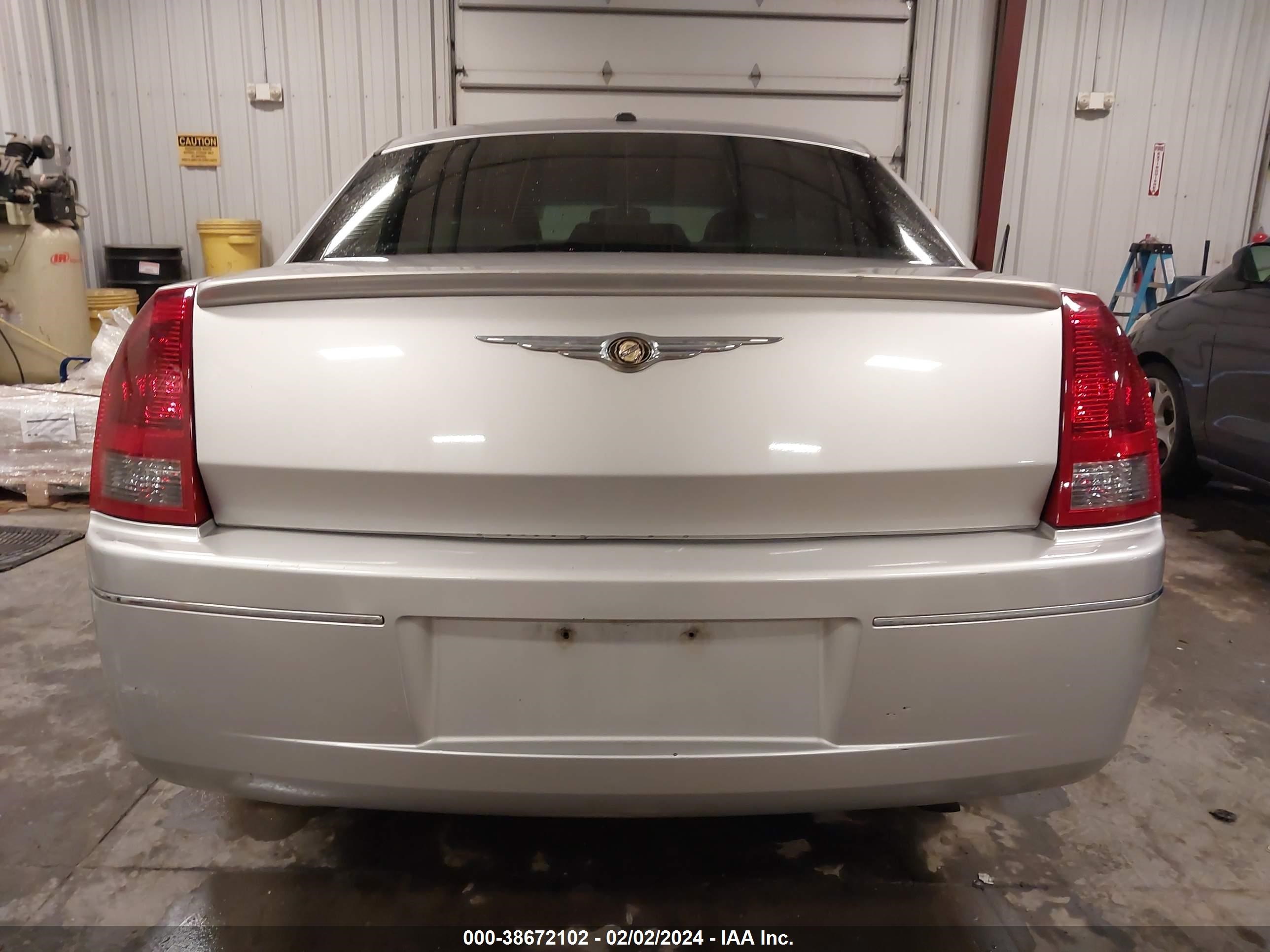 Photo 15 VIN: 2C3KA53G86H539079 - CHRYSLER 300 