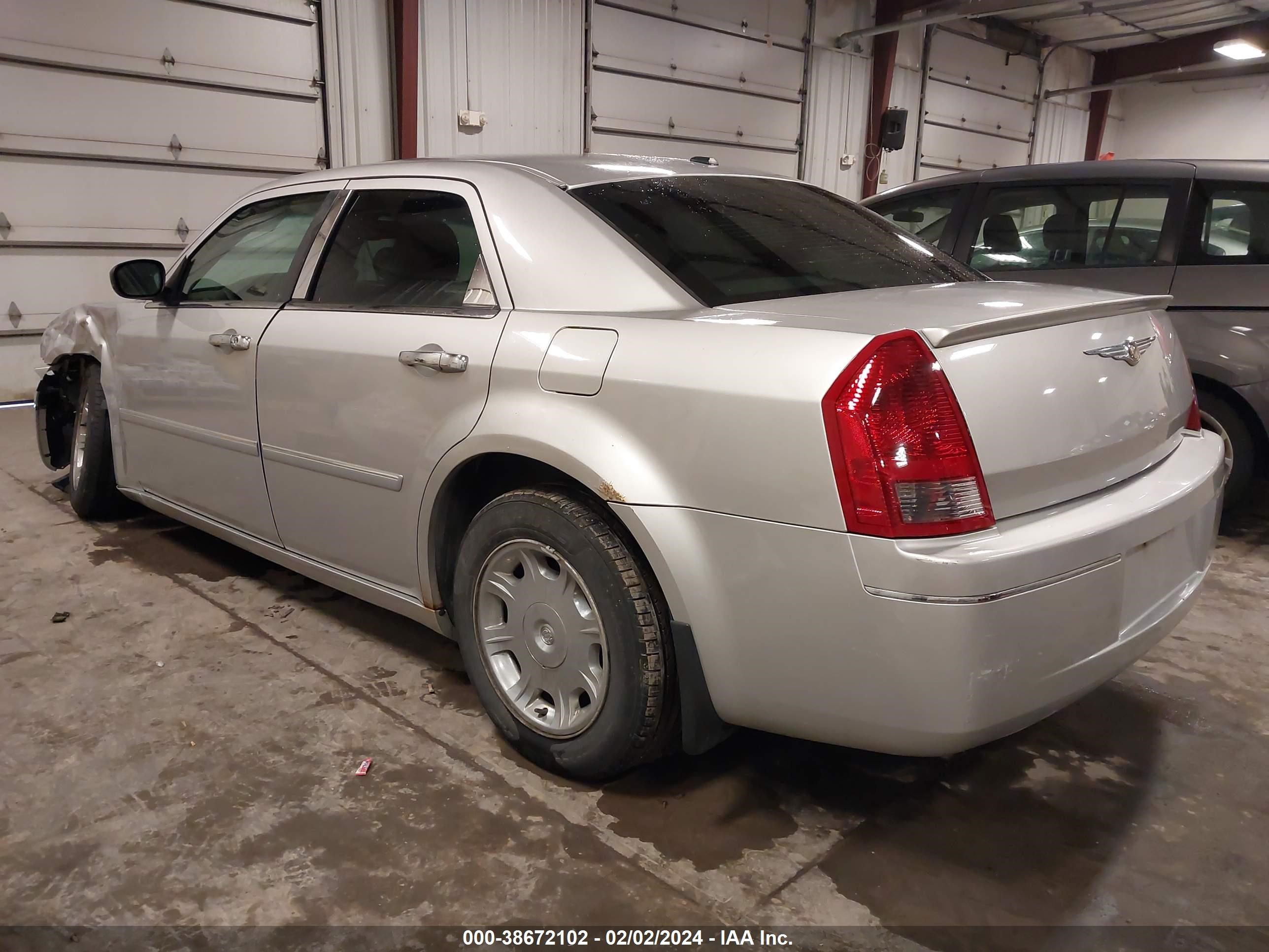 Photo 2 VIN: 2C3KA53G86H539079 - CHRYSLER 300 