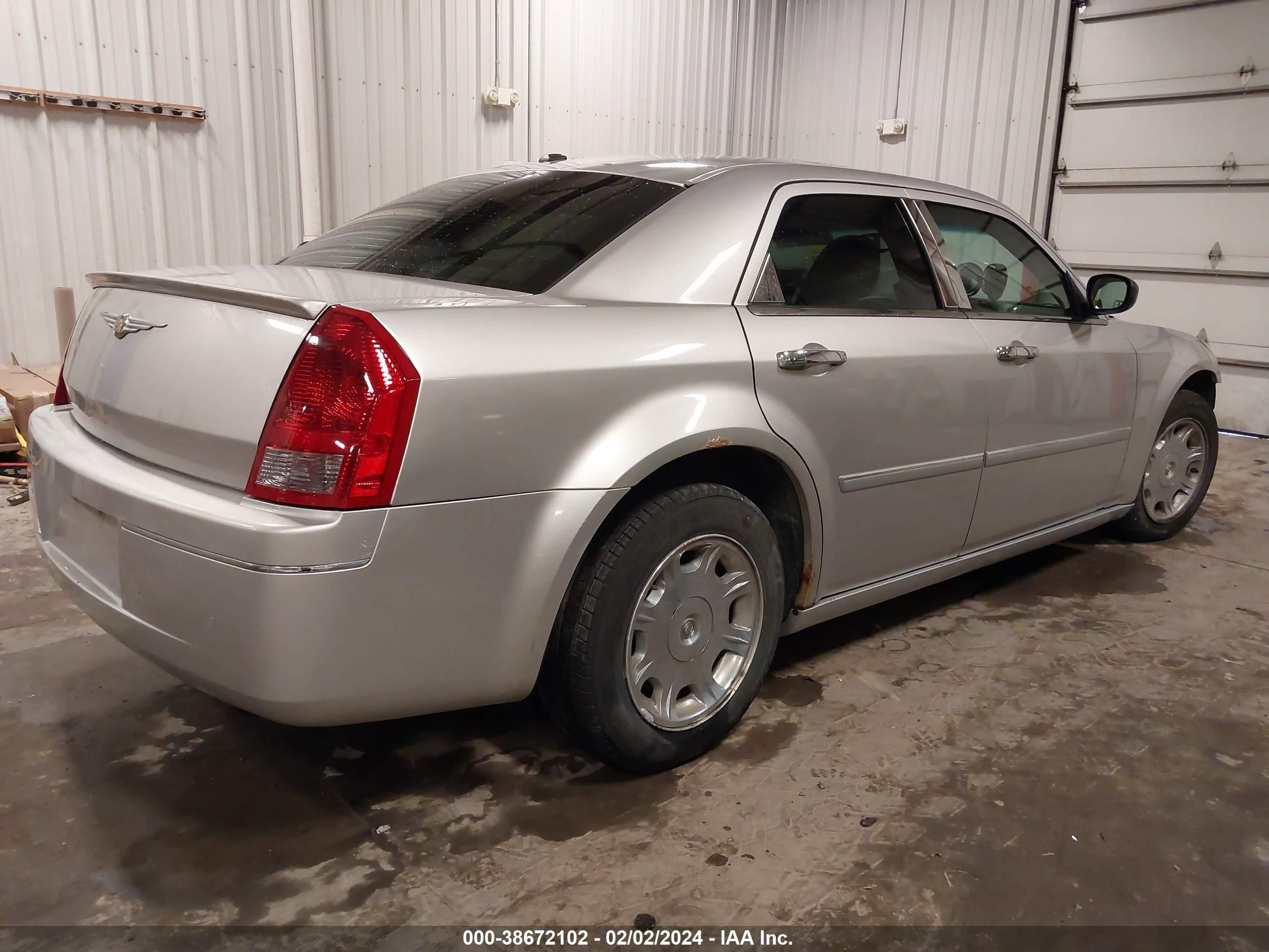 Photo 3 VIN: 2C3KA53G86H539079 - CHRYSLER 300 