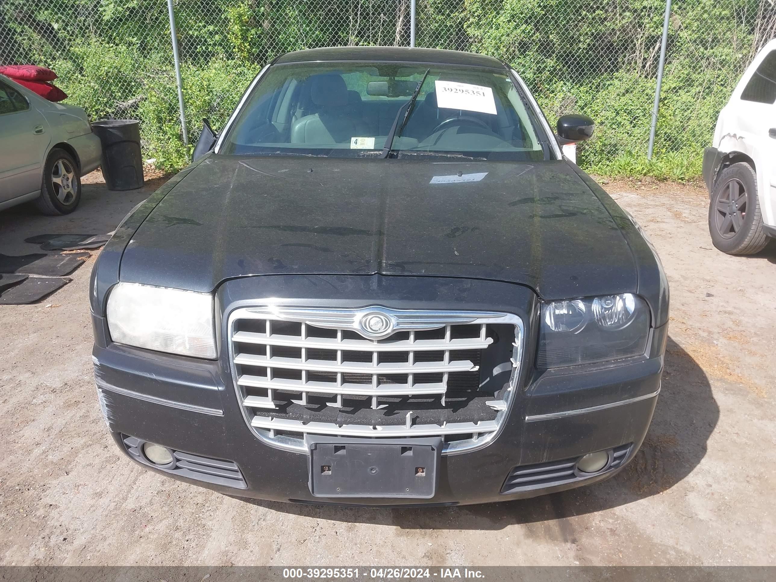 Photo 12 VIN: 2C3KA53G87H635408 - CHRYSLER 300 