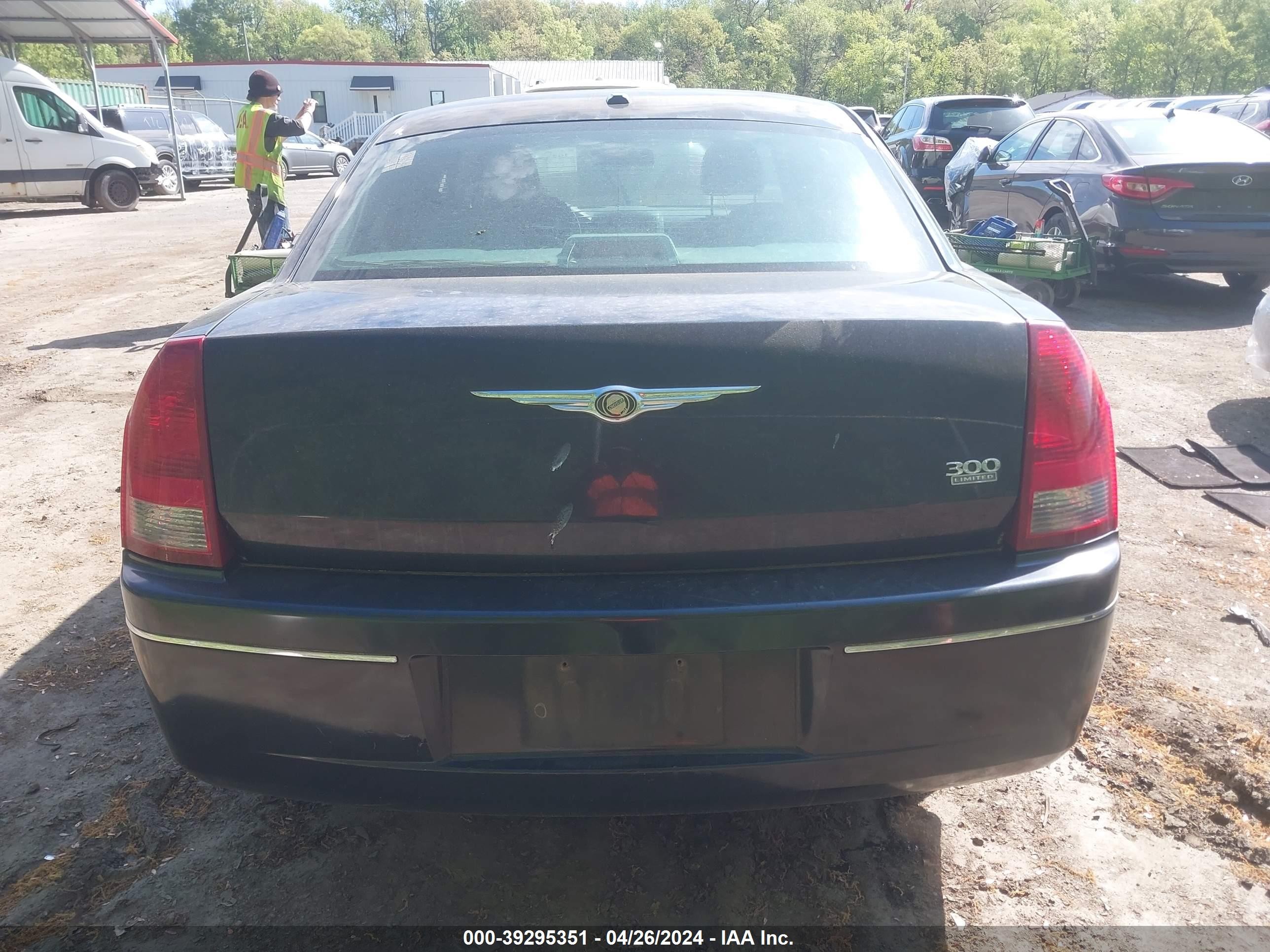 Photo 16 VIN: 2C3KA53G87H635408 - CHRYSLER 300 