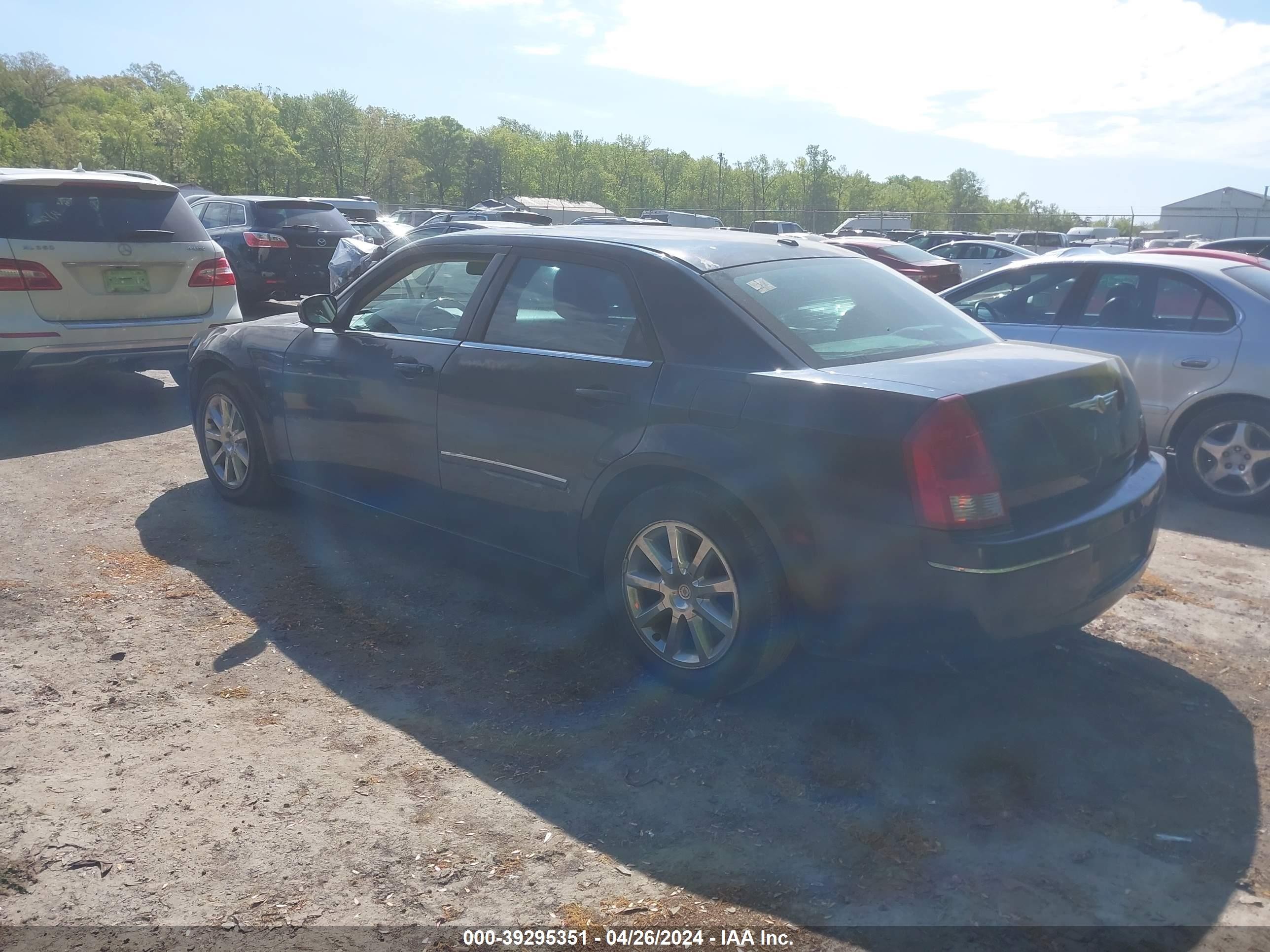 Photo 2 VIN: 2C3KA53G87H635408 - CHRYSLER 300 