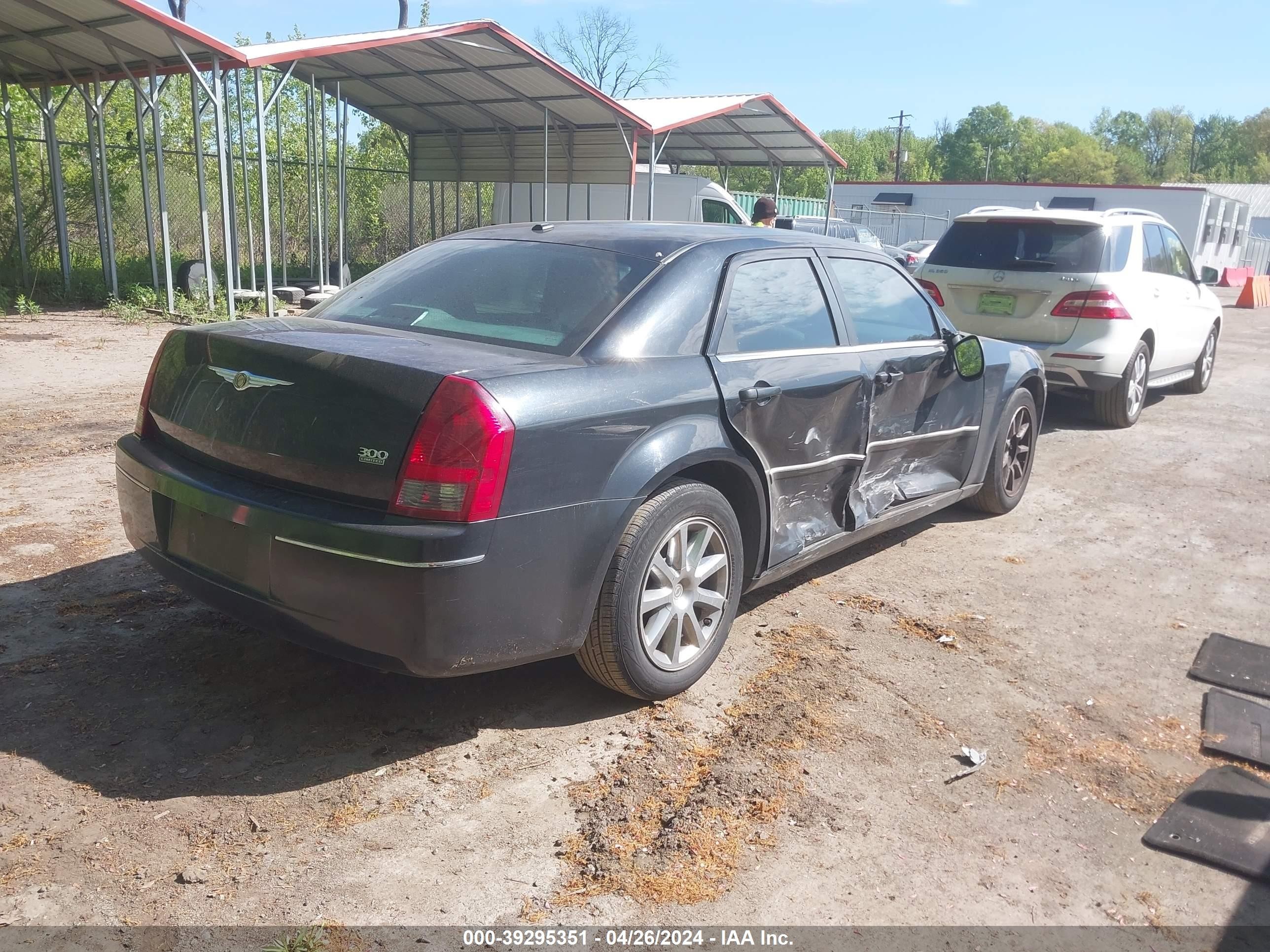 Photo 3 VIN: 2C3KA53G87H635408 - CHRYSLER 300 