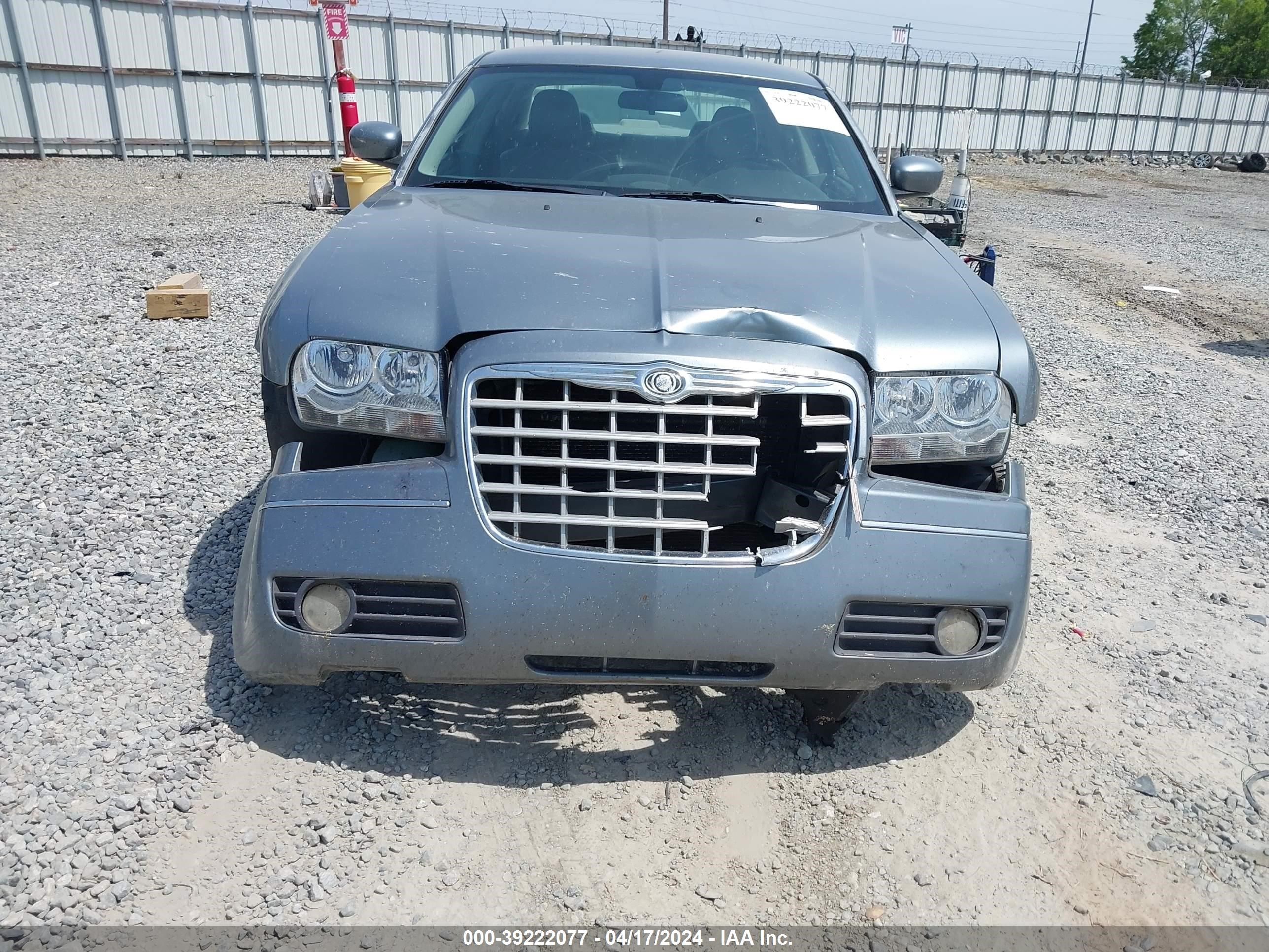 Photo 11 VIN: 2C3KA53G87H812863 - CHRYSLER 300 