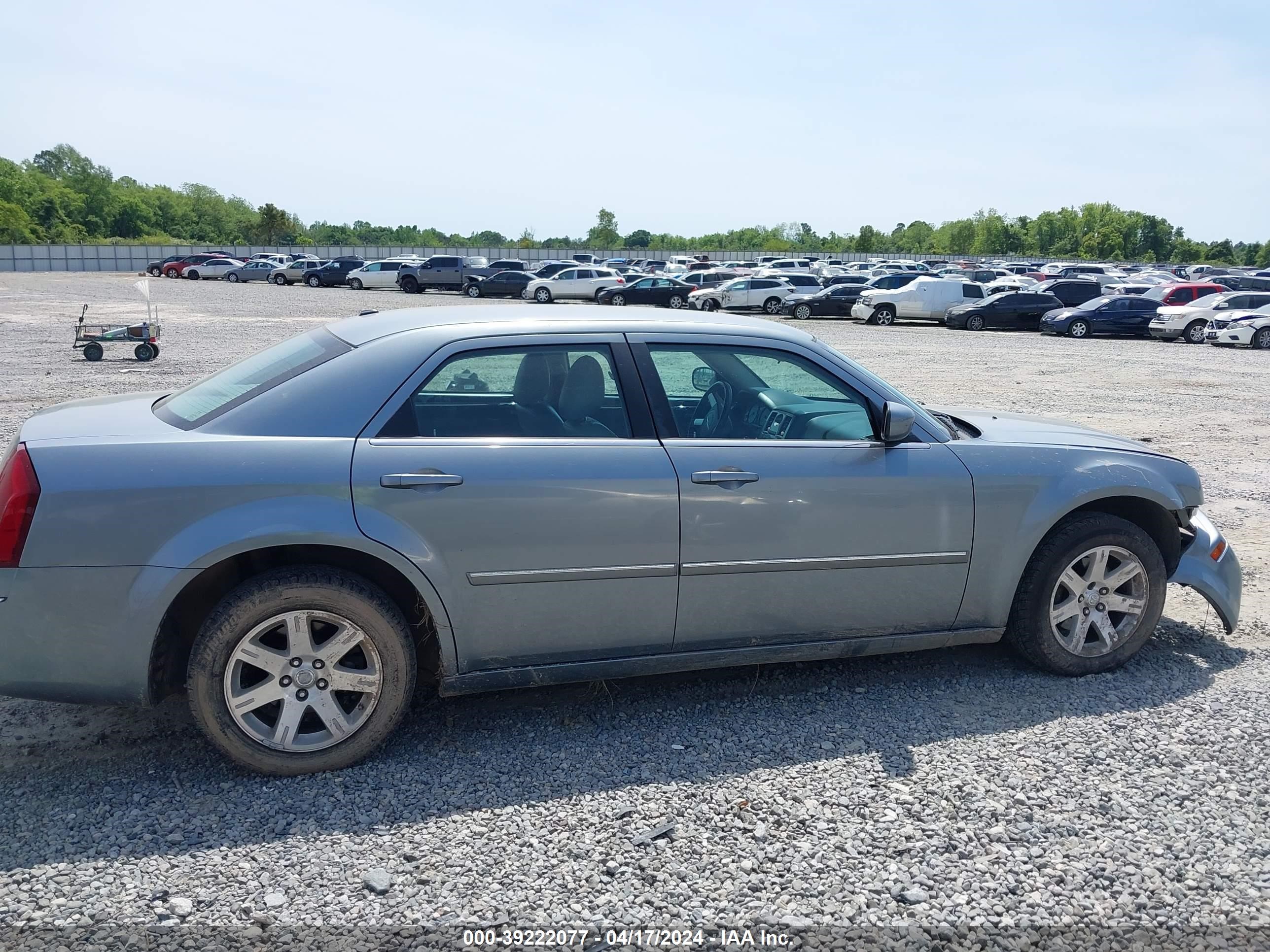 Photo 12 VIN: 2C3KA53G87H812863 - CHRYSLER 300 